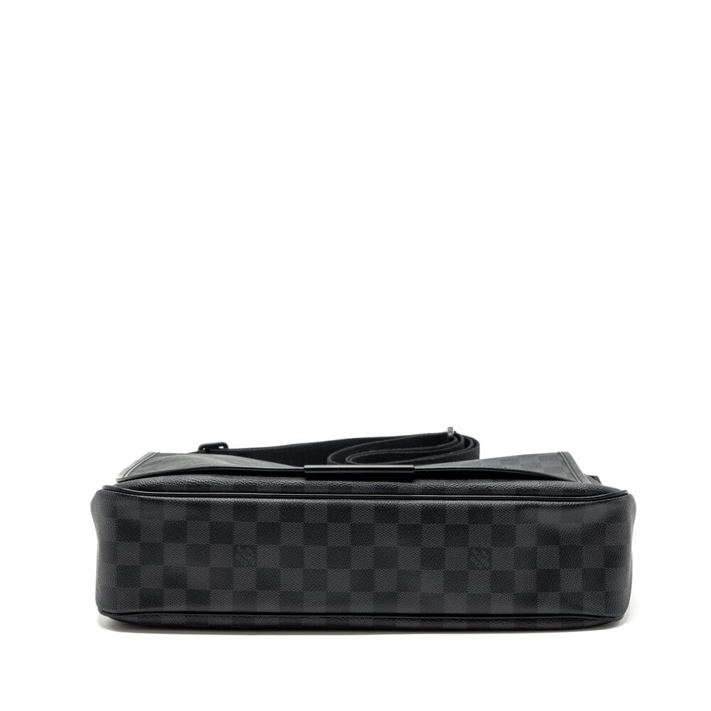 AAA Replica Louis Vuitton LV LARGE MESSANGER BAG DAMIER GRAPHITE CANVAS SHW