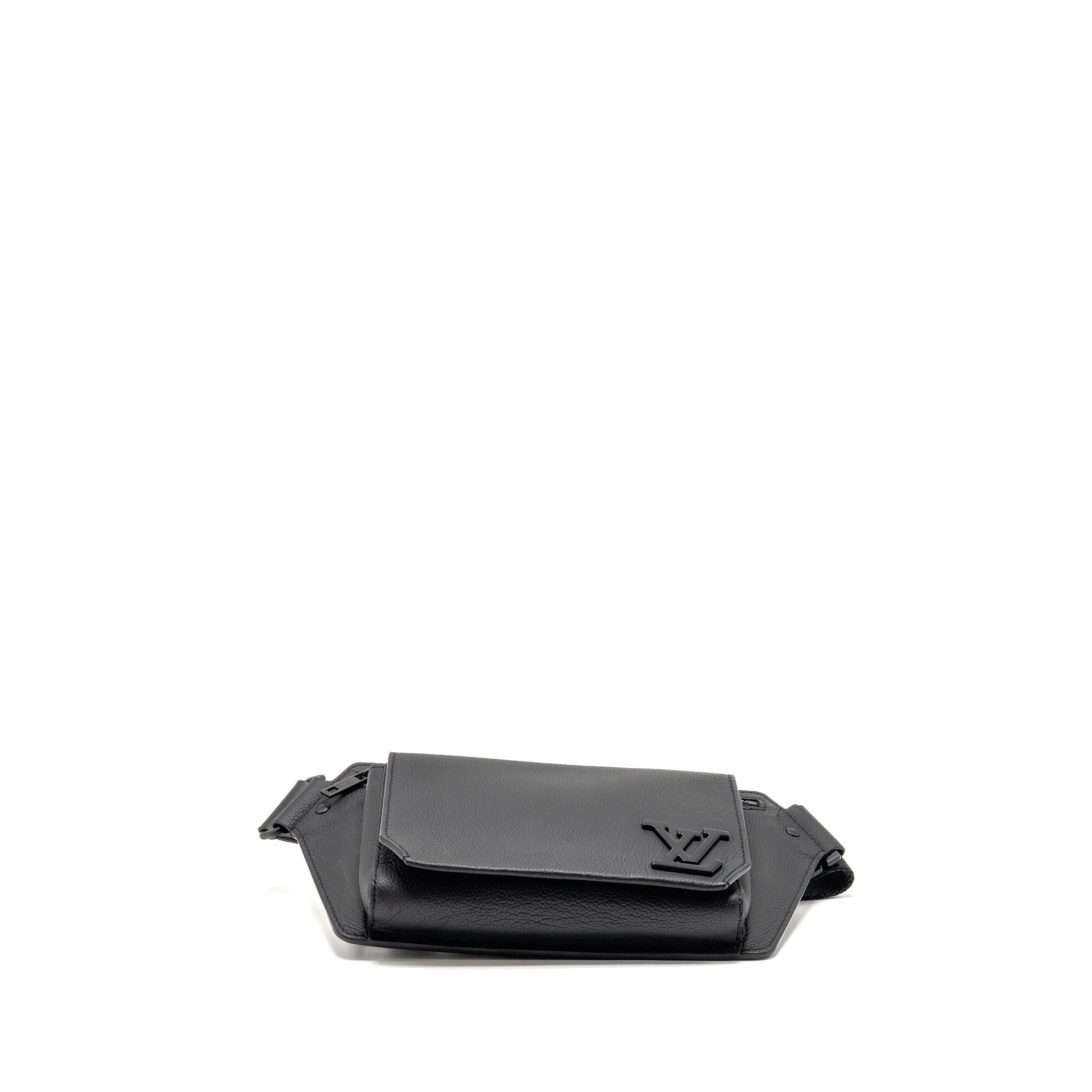 AAA Replica Louis Vuitton LV AEROGRAM TAKEOFF SLING BLACK GRAINED CALFSKIN BLACK HARDWARE