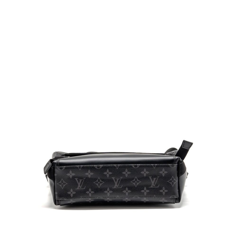 AAA Replica Louis Vuitton LV MESSENGER VOYAGER PM MONOGRAM CANVAS BLACK SHW