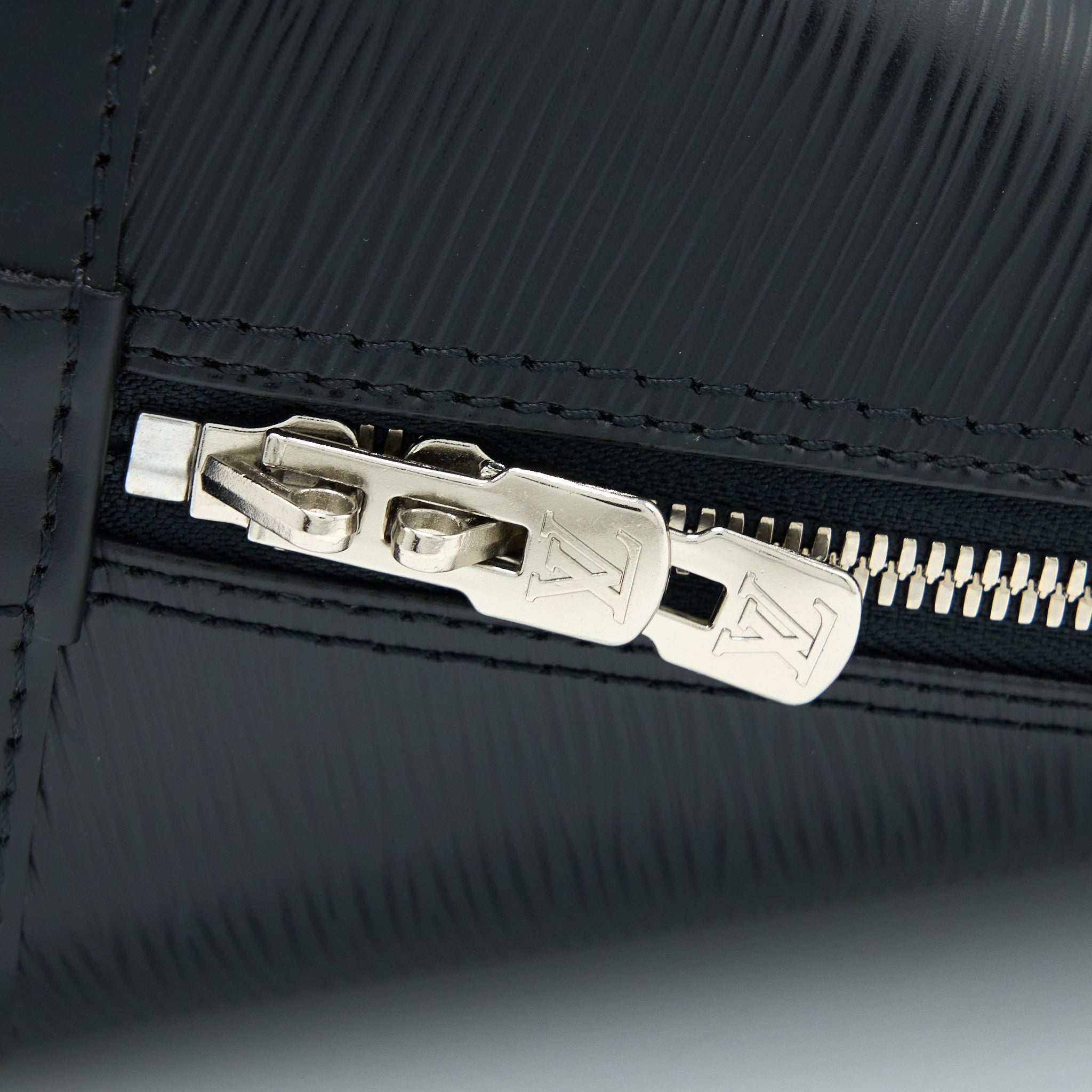 AAA Replica Louis Vuitton LV ALMA PM EPI BLACK SHW