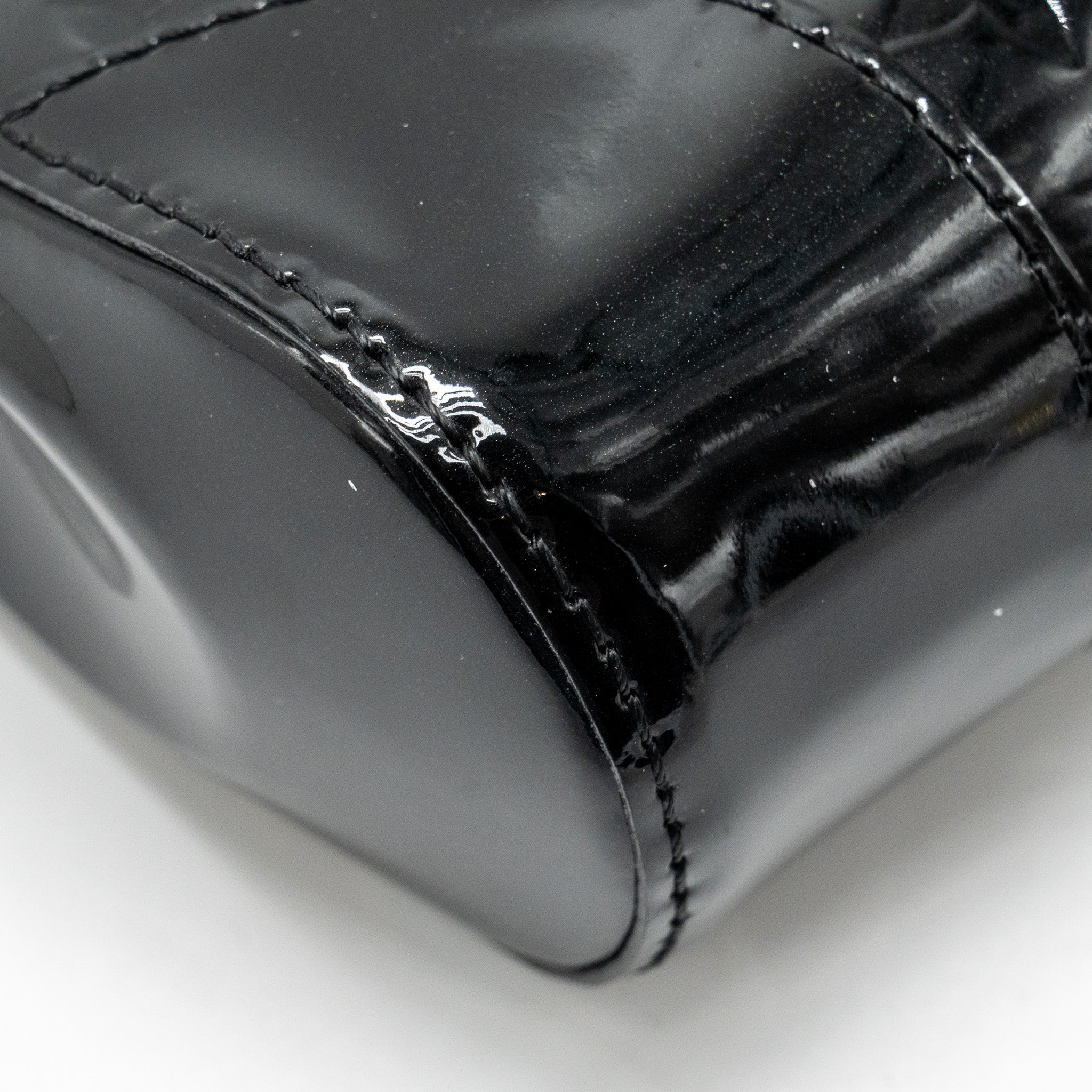 AAA Replica Louis Vuitton LV VERNIS SANTA MONICA CLUTCH PATENT BLACK GHW