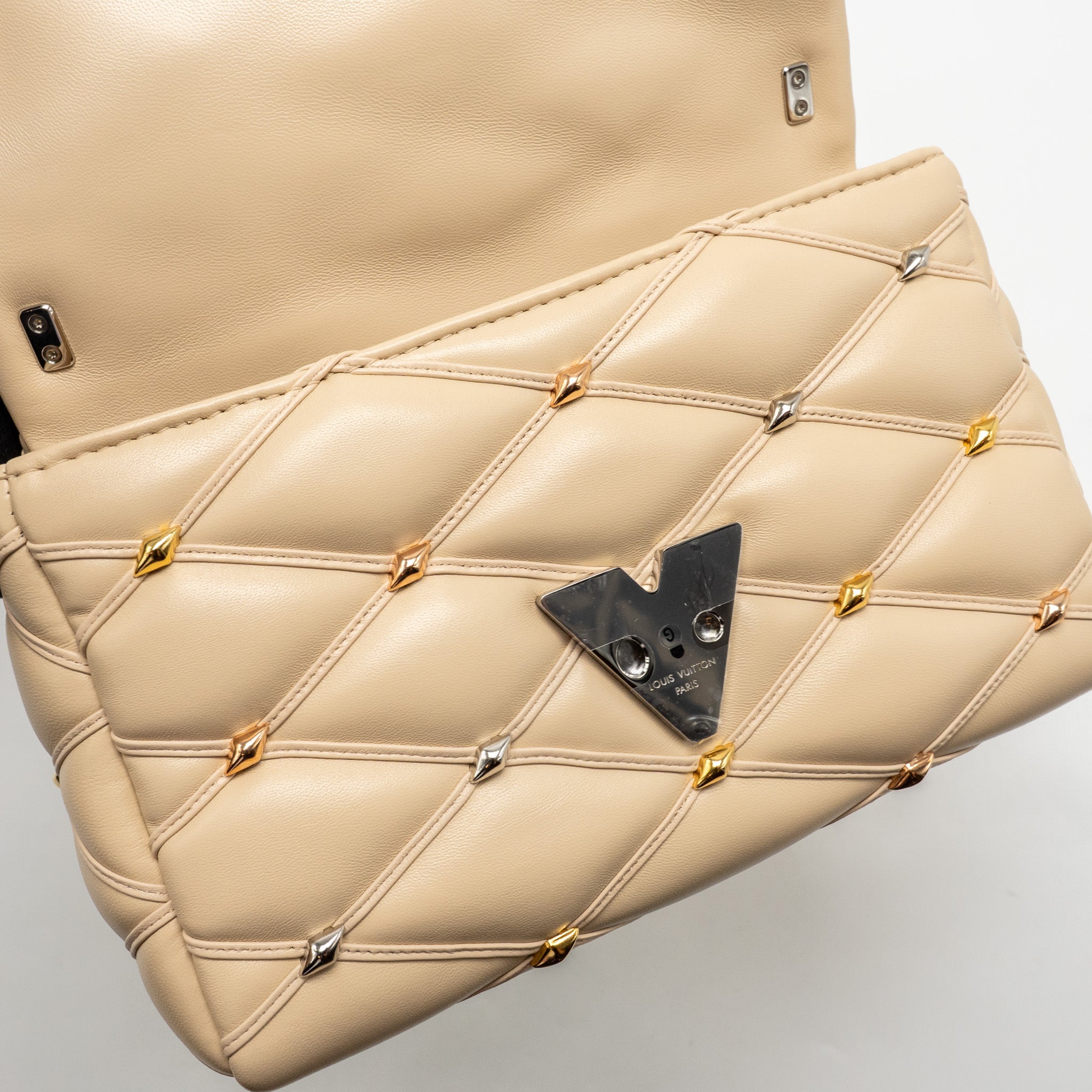 AAA Replica Louis Vuitton LV GO-14 MM LAMBSKIN BEIGE MULTICOLOUR HARDWARE