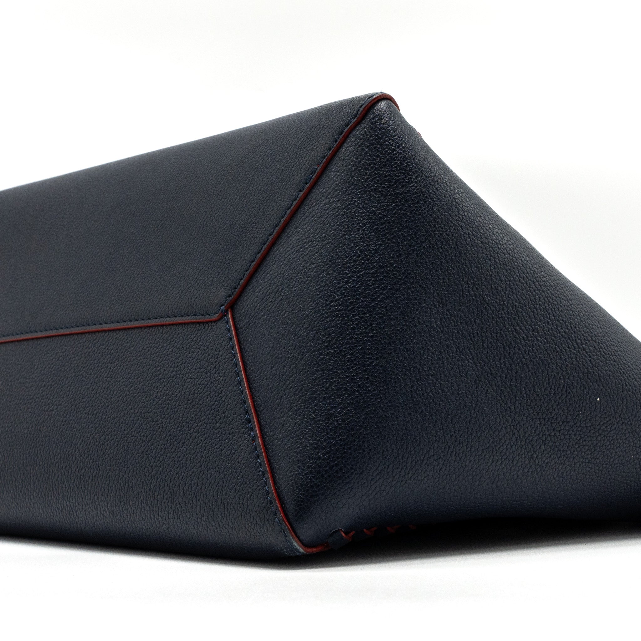 AAA Replica Louis Vuitton LV LOCK ME TOTE BAG CALFSKIN NAVY SHW