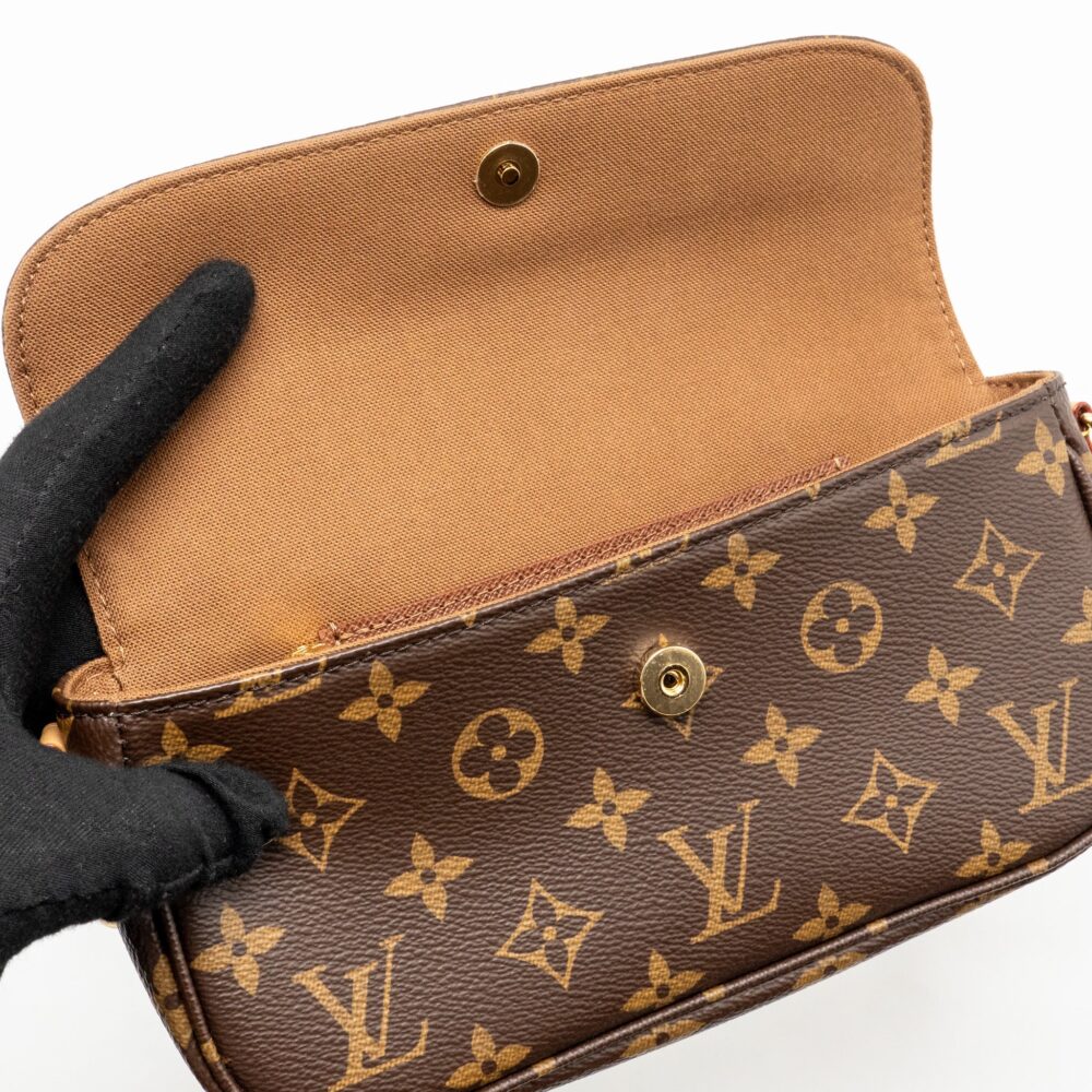 AAA Replica Louis Vuitton LV IVY WALLET ON CHAIN MONOGRAM CANVAS GHW