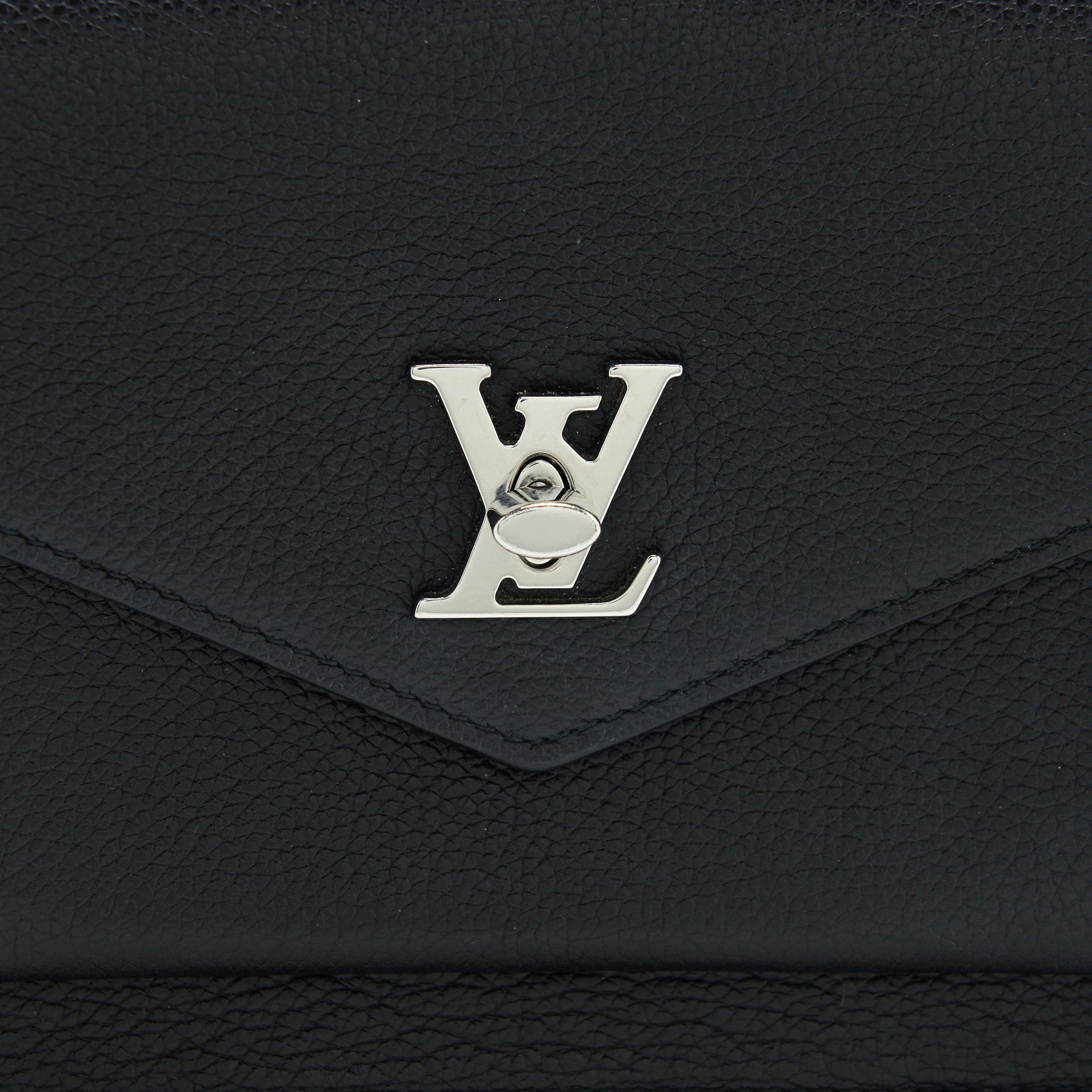 AAA Replica Louis Vuitton LV THE MY LOCKME CHAIN CROSSBODY BAG BLACK