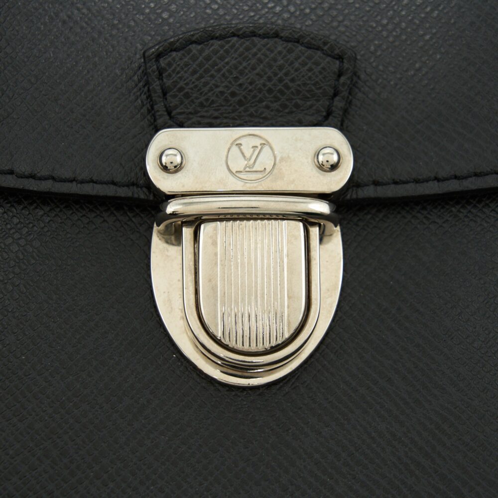 AAA Replica Louis Vuitton LV MEN'S MESSENGER BAG IN BLACK