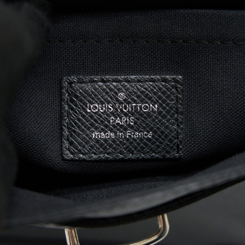 AAA Replica Louis Vuitton LV MEN'S MESSENGER BAG IN BLACK