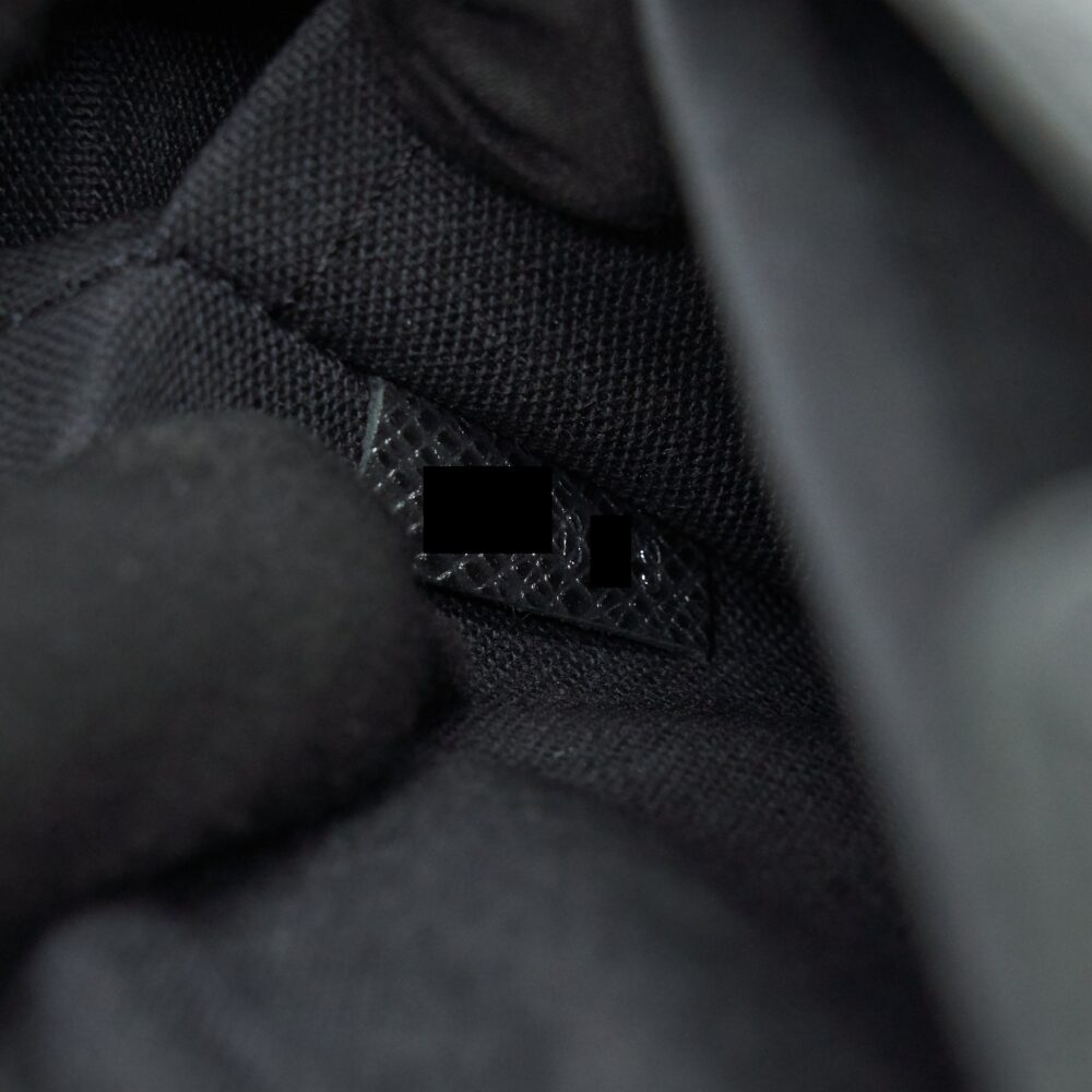 AAA Replica Louis Vuitton LV MEN'S MESSENGER BAG IN BLACK