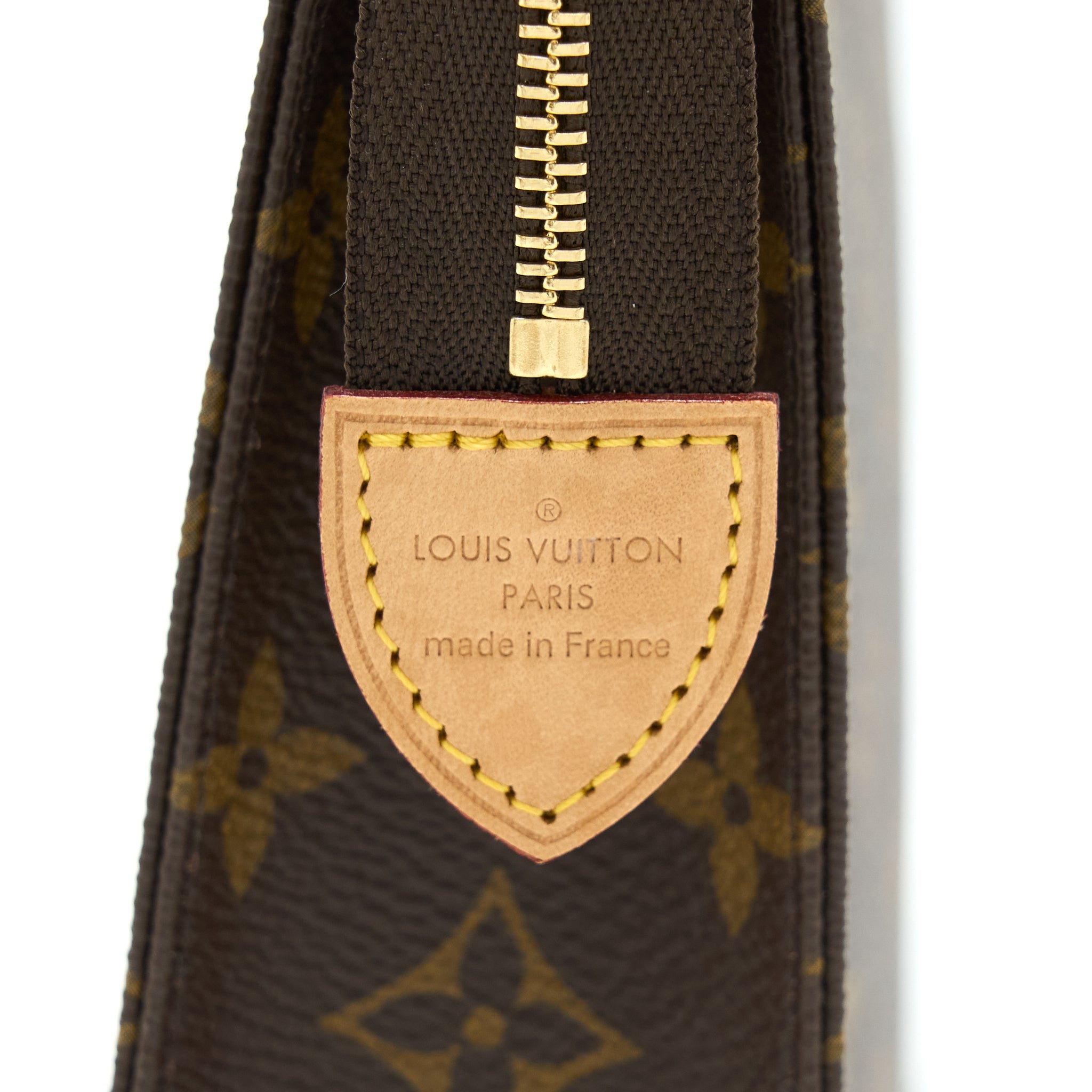 AAA Replica Louis Vuitton LV TOILETRY POCHETTE 26 MONOGRAM CANVAS GHW