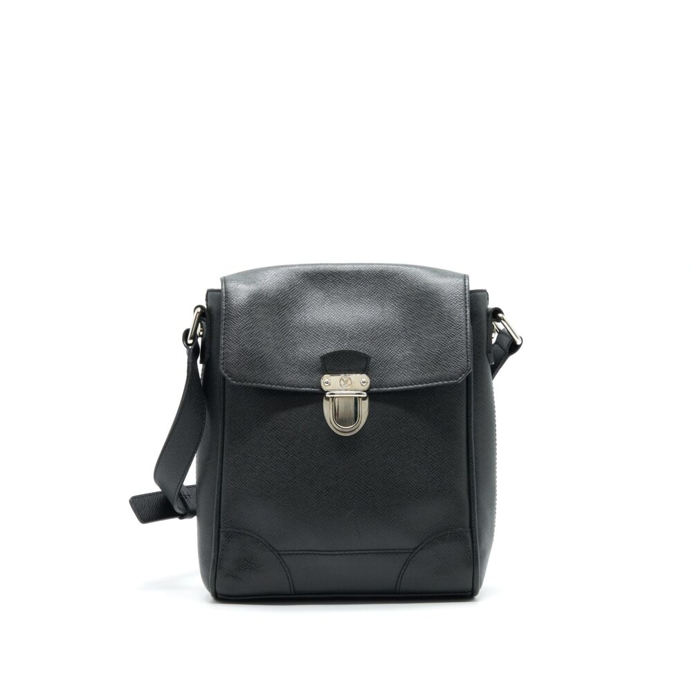 AAA Replica Louis Vuitton LV MEN'S MESSENGER BAG IN BLACK