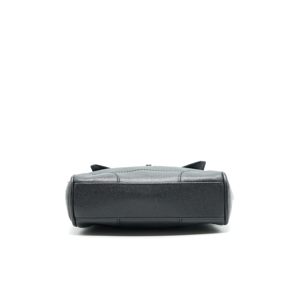 AAA Replica Louis Vuitton LV MEN'S MESSENGER BAG IN BLACK