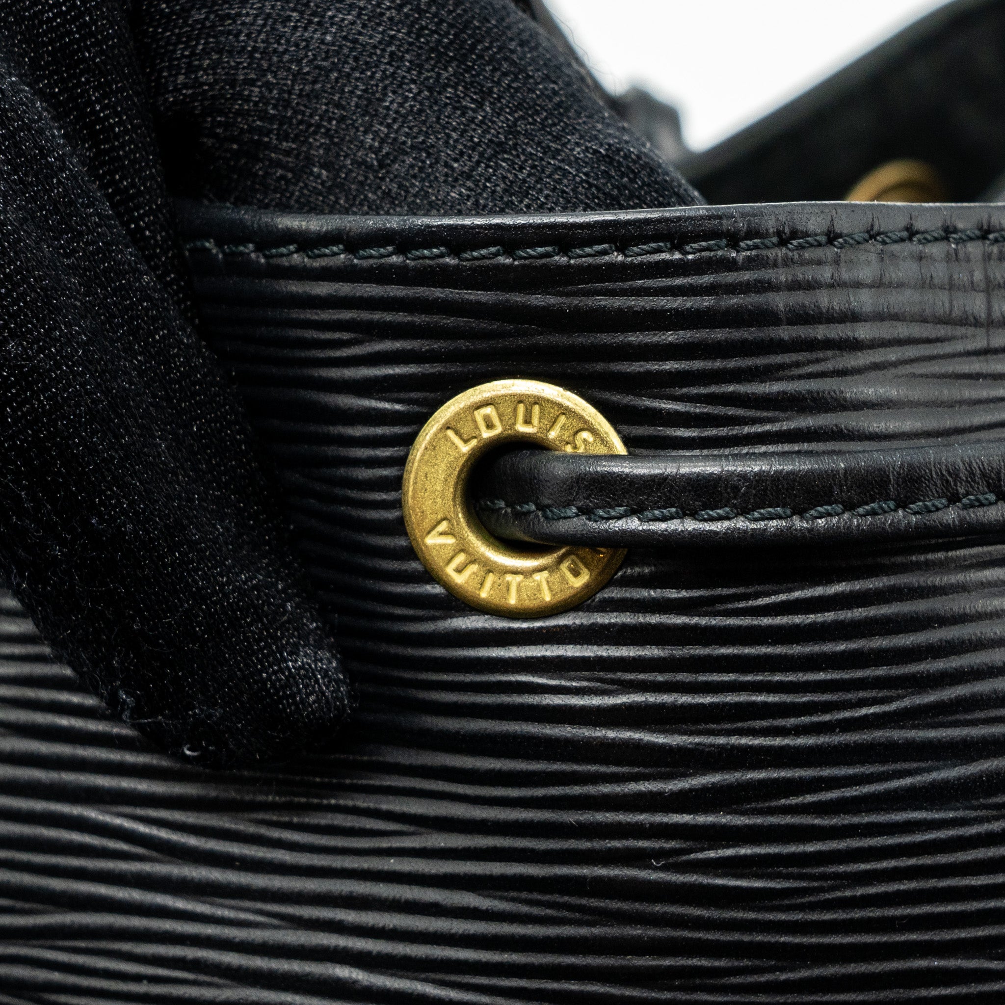 AAA Replica Louis Vuitton LV PETIT NOE EPI LEATHER BLACK GHW