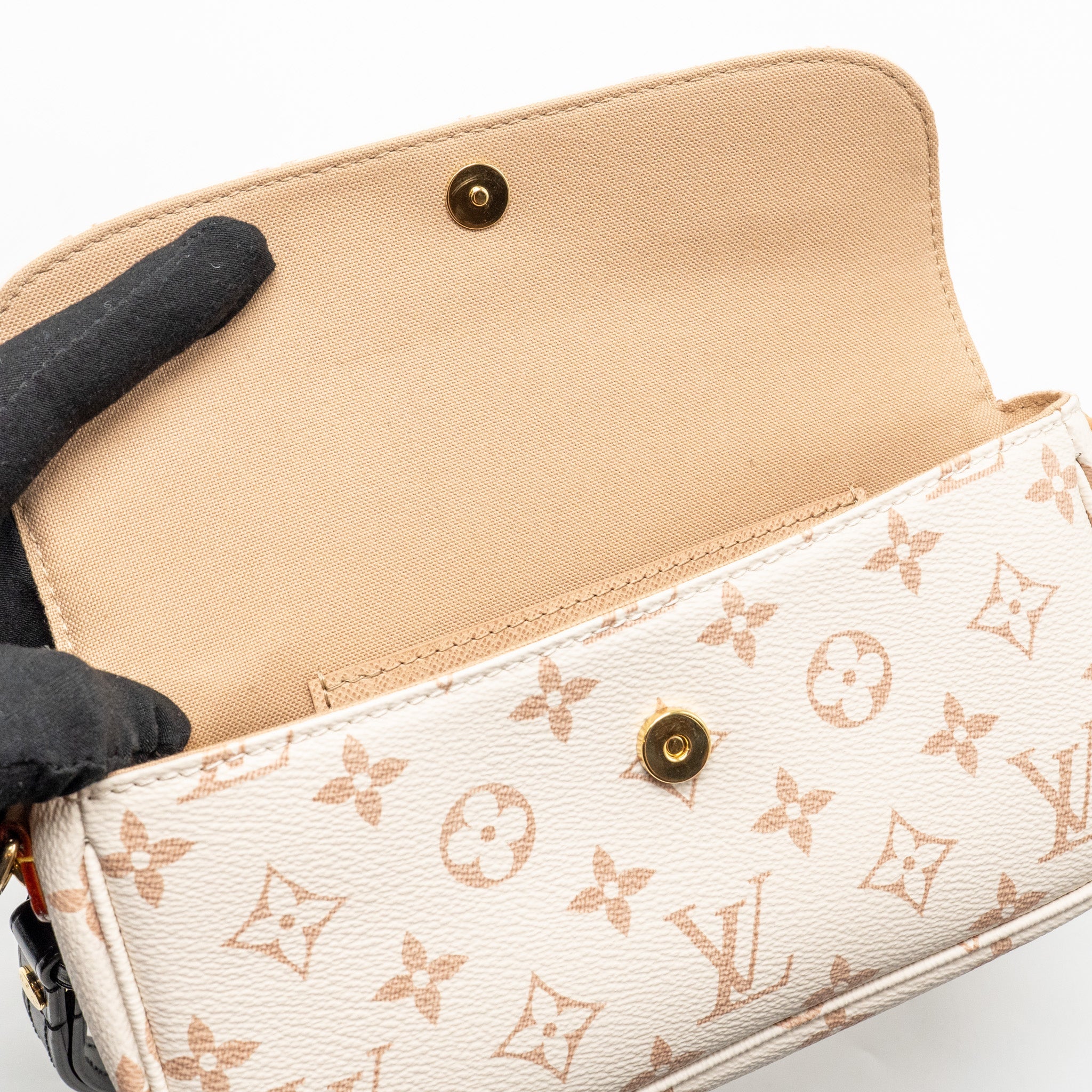 AAA Replica Louis Vuitton LV IVY WALLET ON CHAIN MONOGRAM CANVAS BEIGE/ CREAM GHW