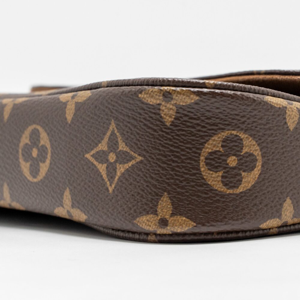 AAA Replica Louis Vuitton LV IVY WALLET ON CHAIN MONOGRAM CANVAS GHW