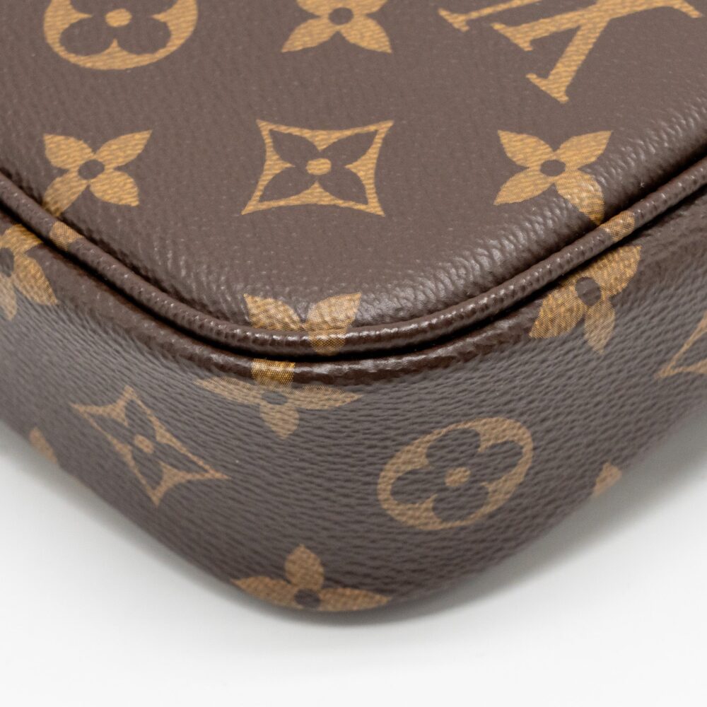AAA Replica Louis Vuitton LV IVY WALLET ON CHAIN MONOGRAM CANVAS GHW