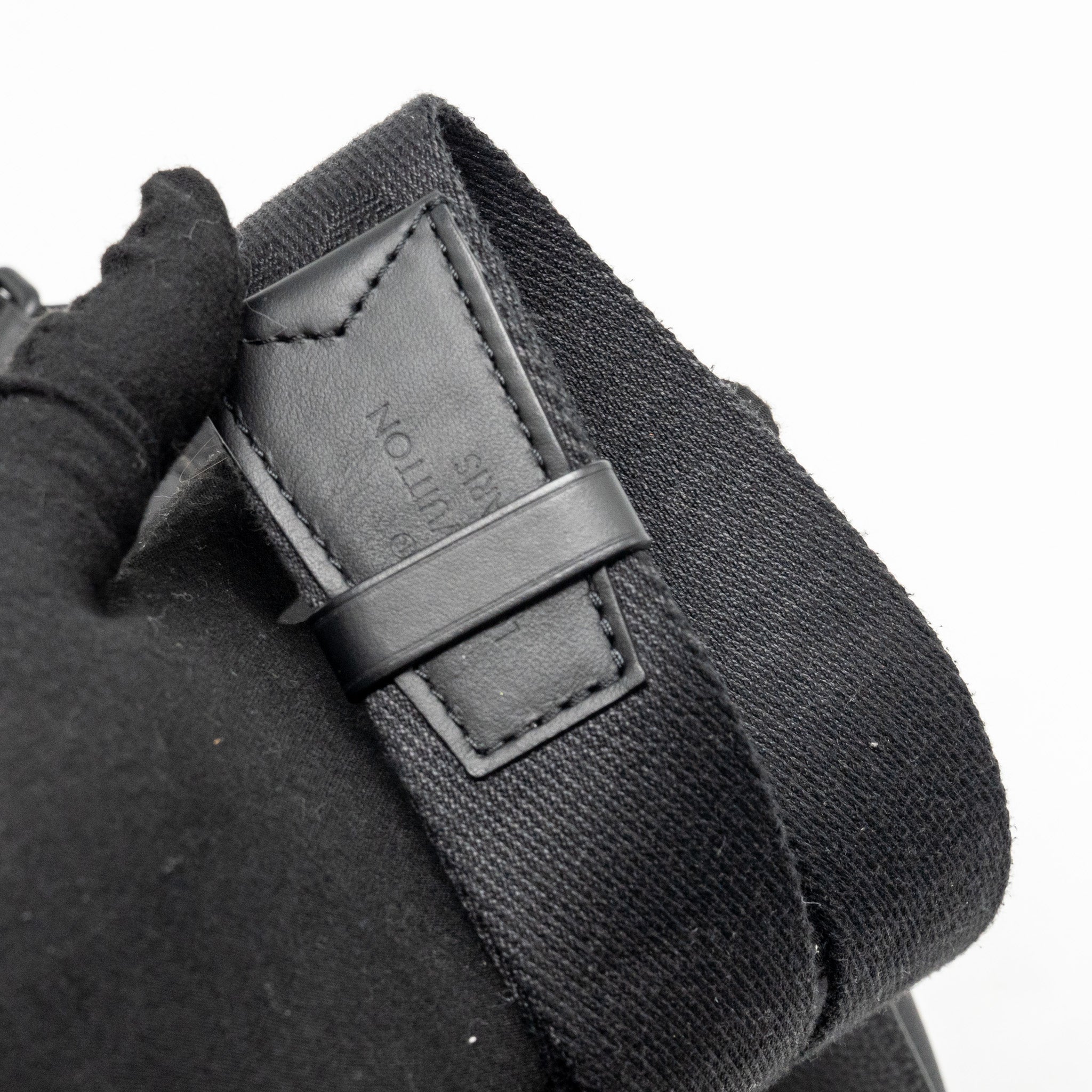 AAA Replica Louis Vuitton LV AEROGRAM TAKEOFF SLING BLACK GRAINED CALFSKIN BLACK HARDWARE