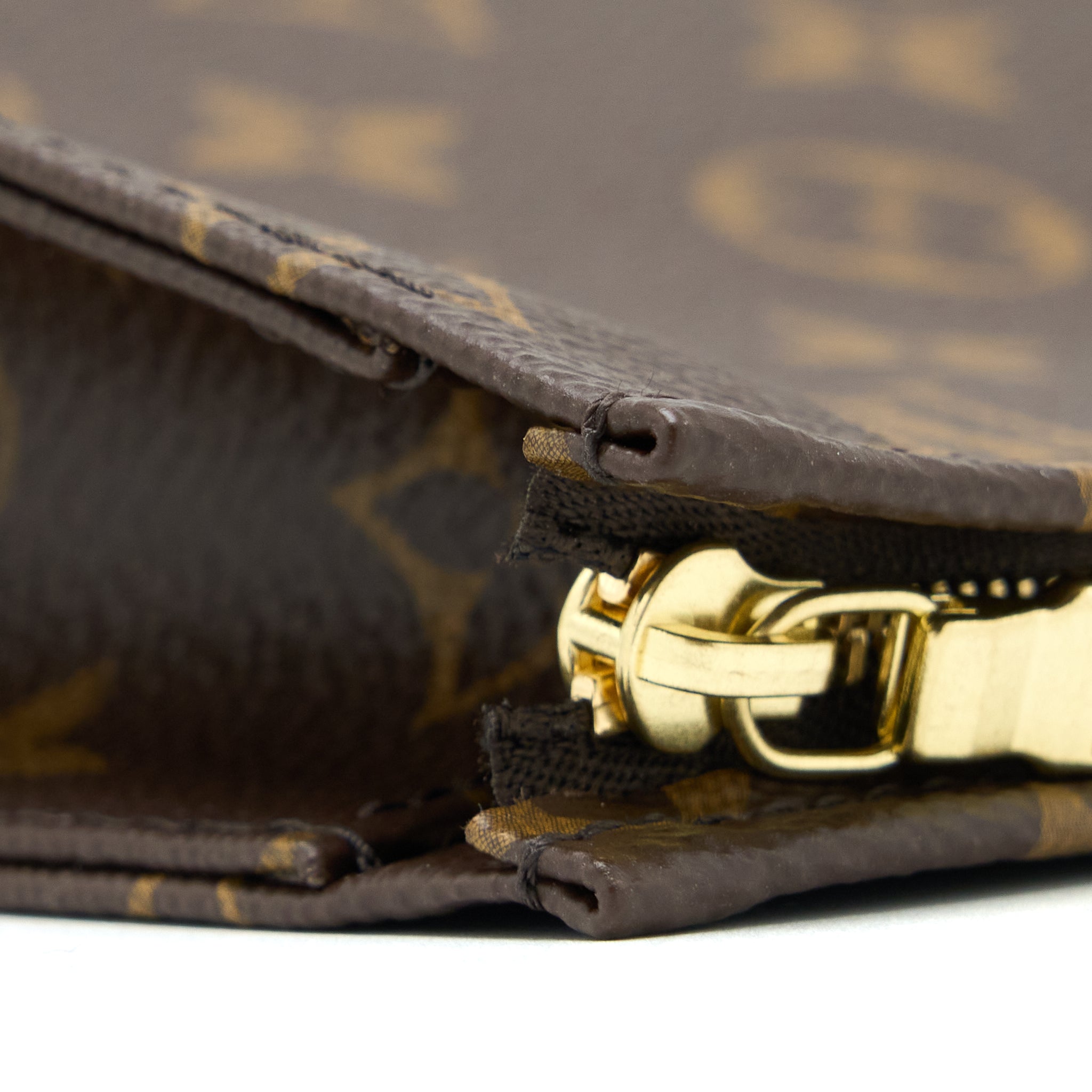 AAA Replica Louis Vuitton LV TOILETRY POCHETTE 26 MONOGRAM CANVAS GHW
