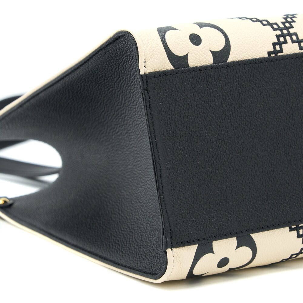 AAA Replica Louis Vuitton LV ONTHEGO MM EMPREINTE CREAM/ BLACK GHW (NEW VERSION)