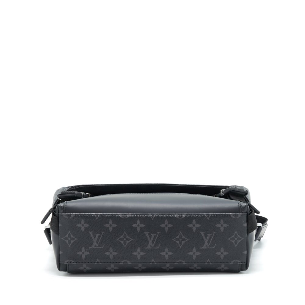 AAA Replica Louis Vuitton LV ECLIPSE VOYAGER MESSENGER BAG MONOGRAM CANVAS BLACK YEAR 2020