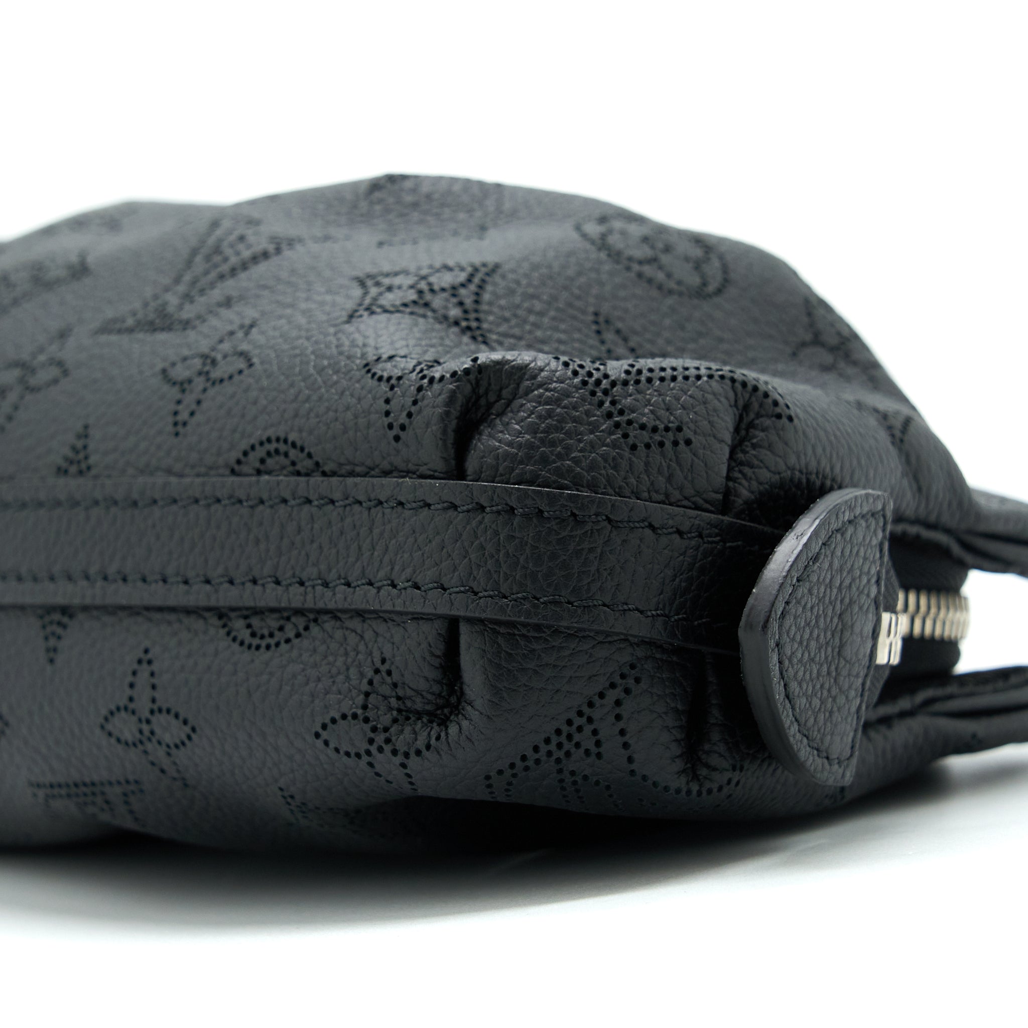AAA Replica Louis Vuitton LV SCALA MINI POUCH CALFSKIN BLACK SHW