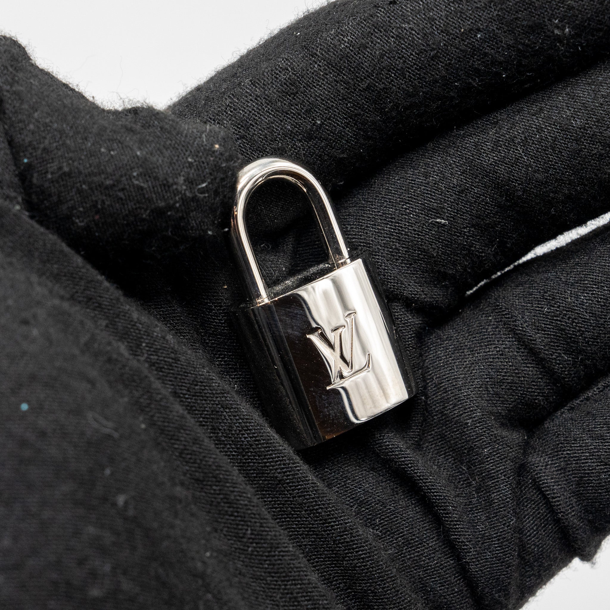 AAA Replica Louis Vuitton LV ALMA BB EPI BLACK SHW