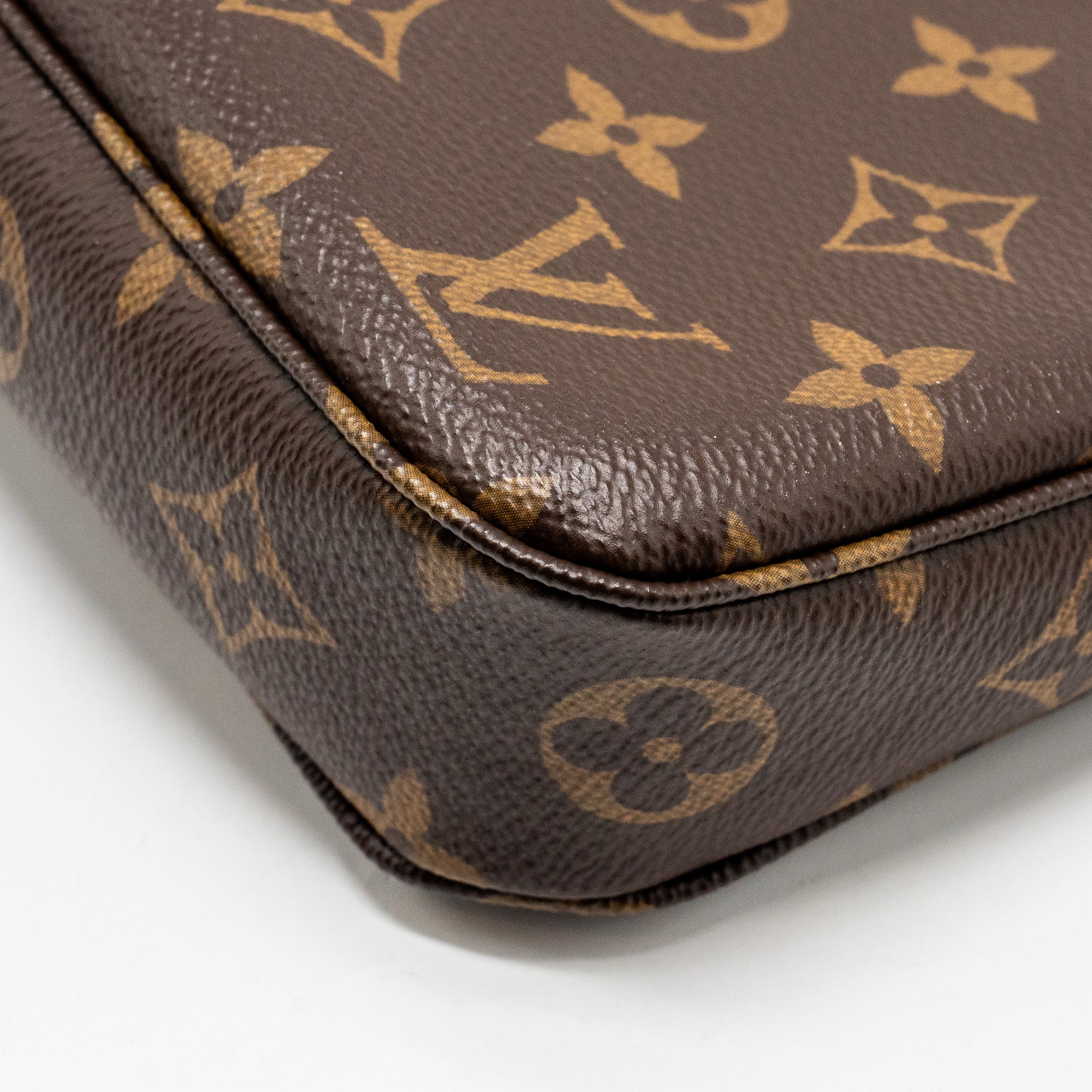 AAA Replica Louis Vuitton LV POCHETTE ACCESSORIES MONOGRAM CANVAS GHW