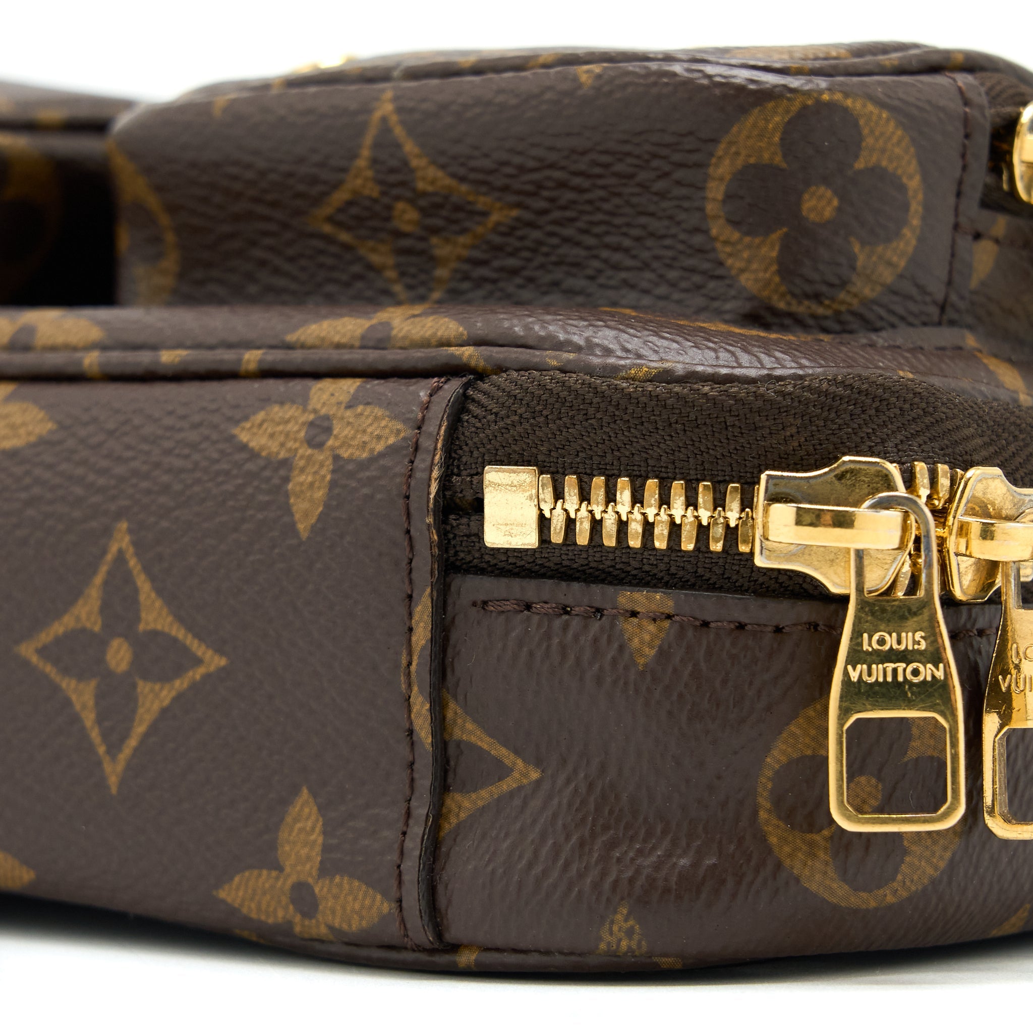 AAA Replica Louis Vuitton LV UTILITY CROSSBODY BAG MONOGRAM CANVAS GHW