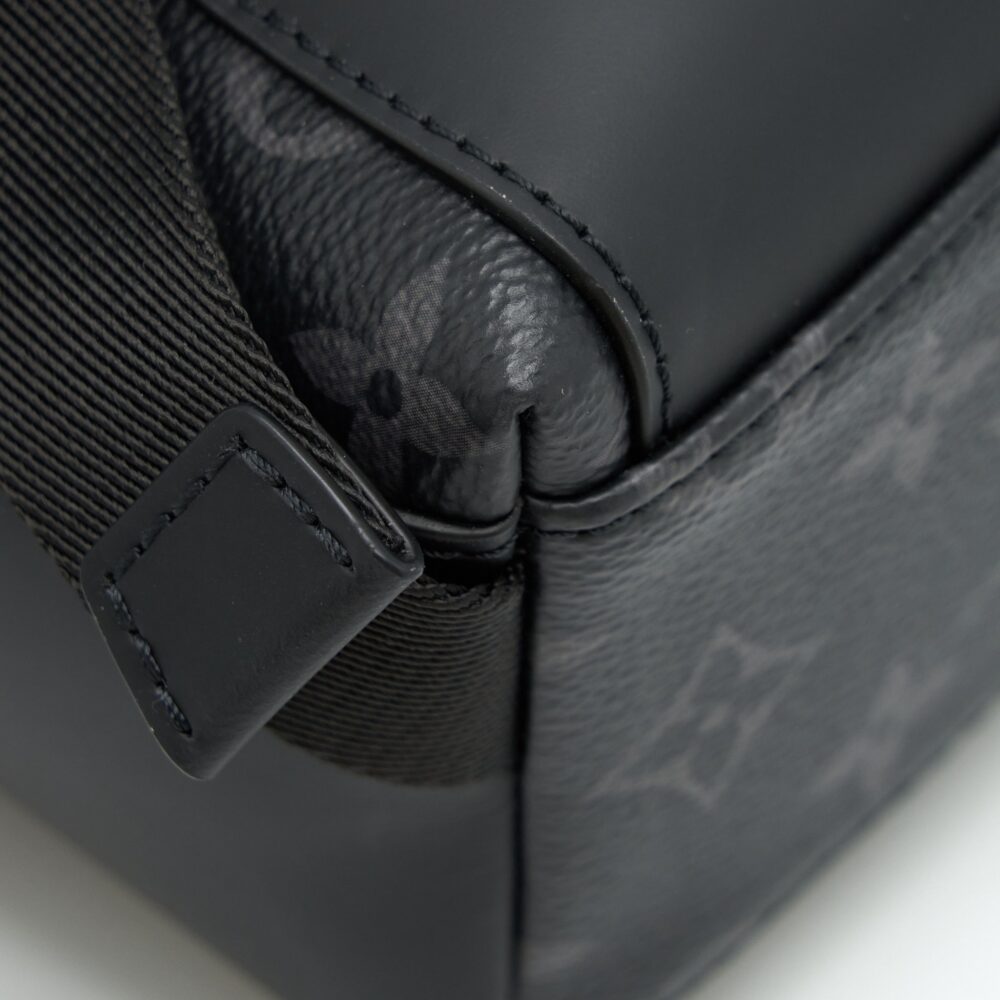 AAA Replica Louis Vuitton LV ECLIPSE VOYAGER MESSENGER BAG MONOGRAM CANVAS BLACK YEAR 2020
