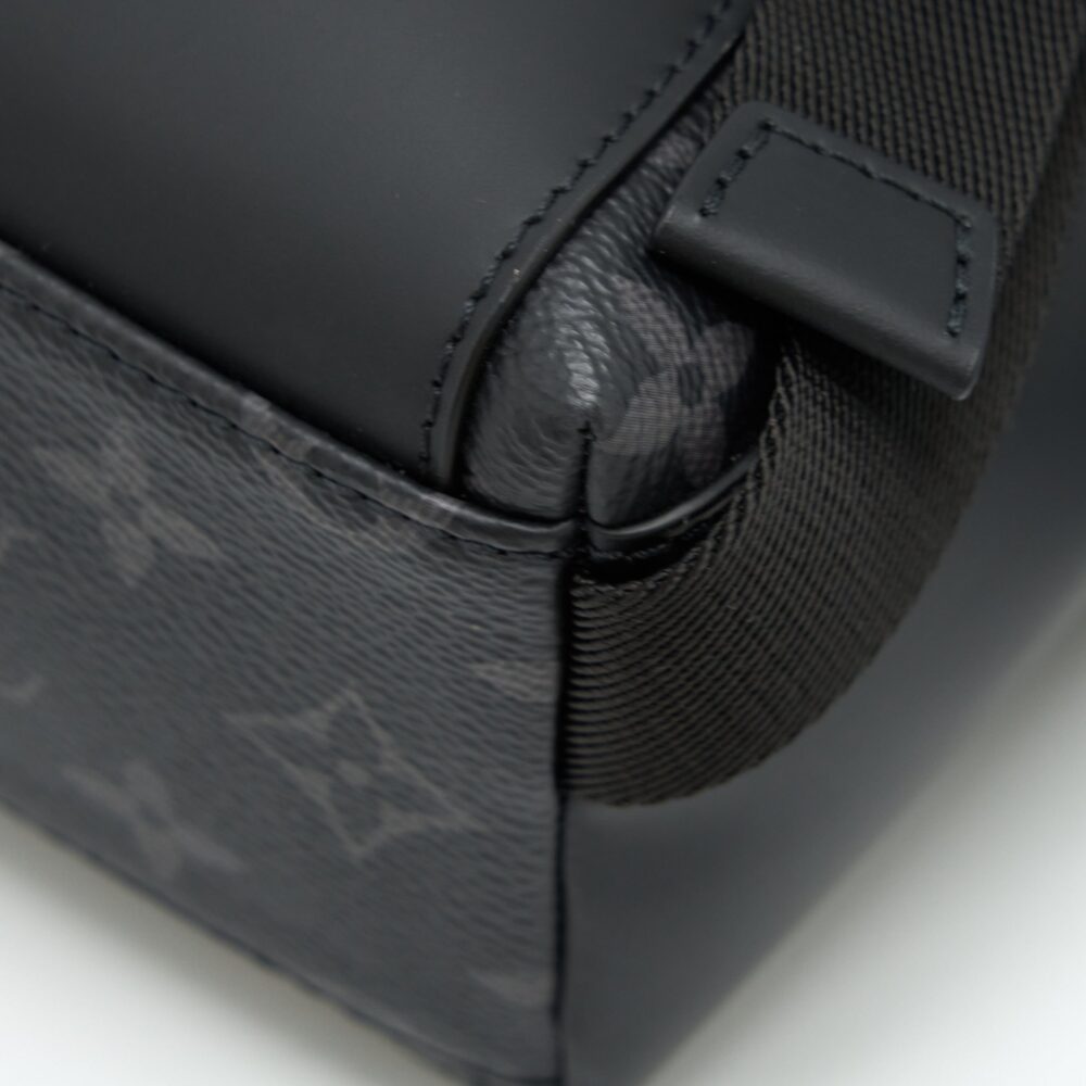 AAA Replica Louis Vuitton LV ECLIPSE VOYAGER MESSENGER BAG MONOGRAM CANVAS BLACK YEAR 2020