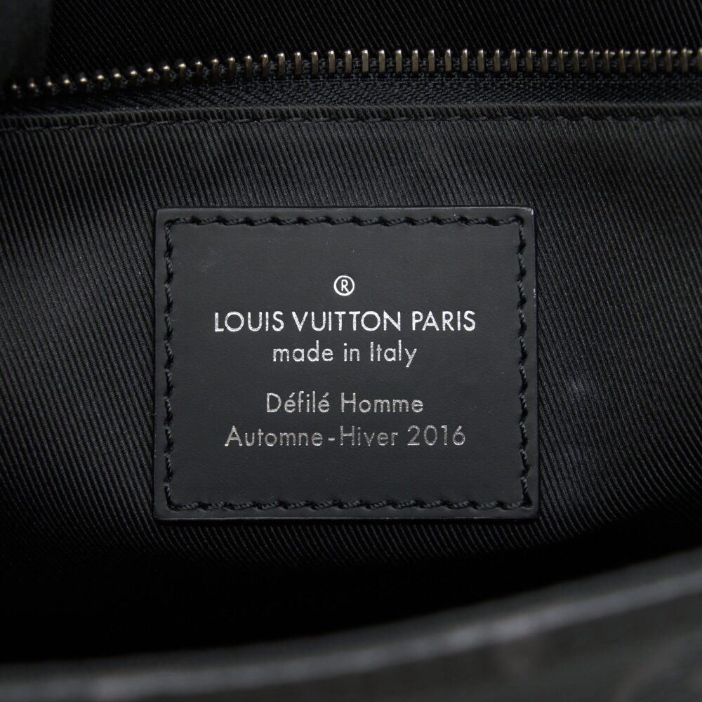 AAA Replica Louis Vuitton LV ECLIPSE VOYAGER MESSENGER BAG MONOGRAM CANVAS BLACK YEAR 2020