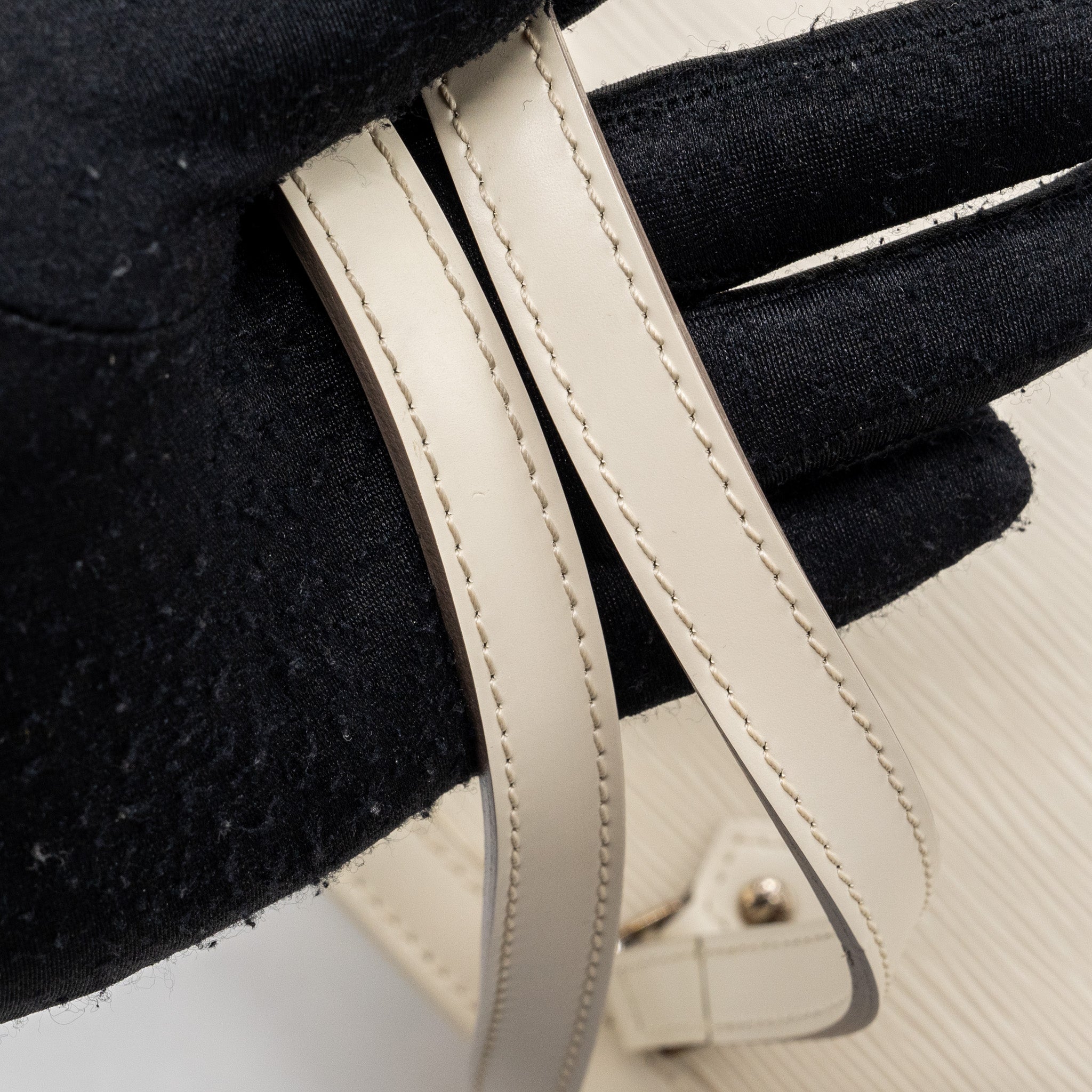 AAA Replica Louis Vuitton LV MADELEINE GM TOTE BAG EPI WHITE SHW
