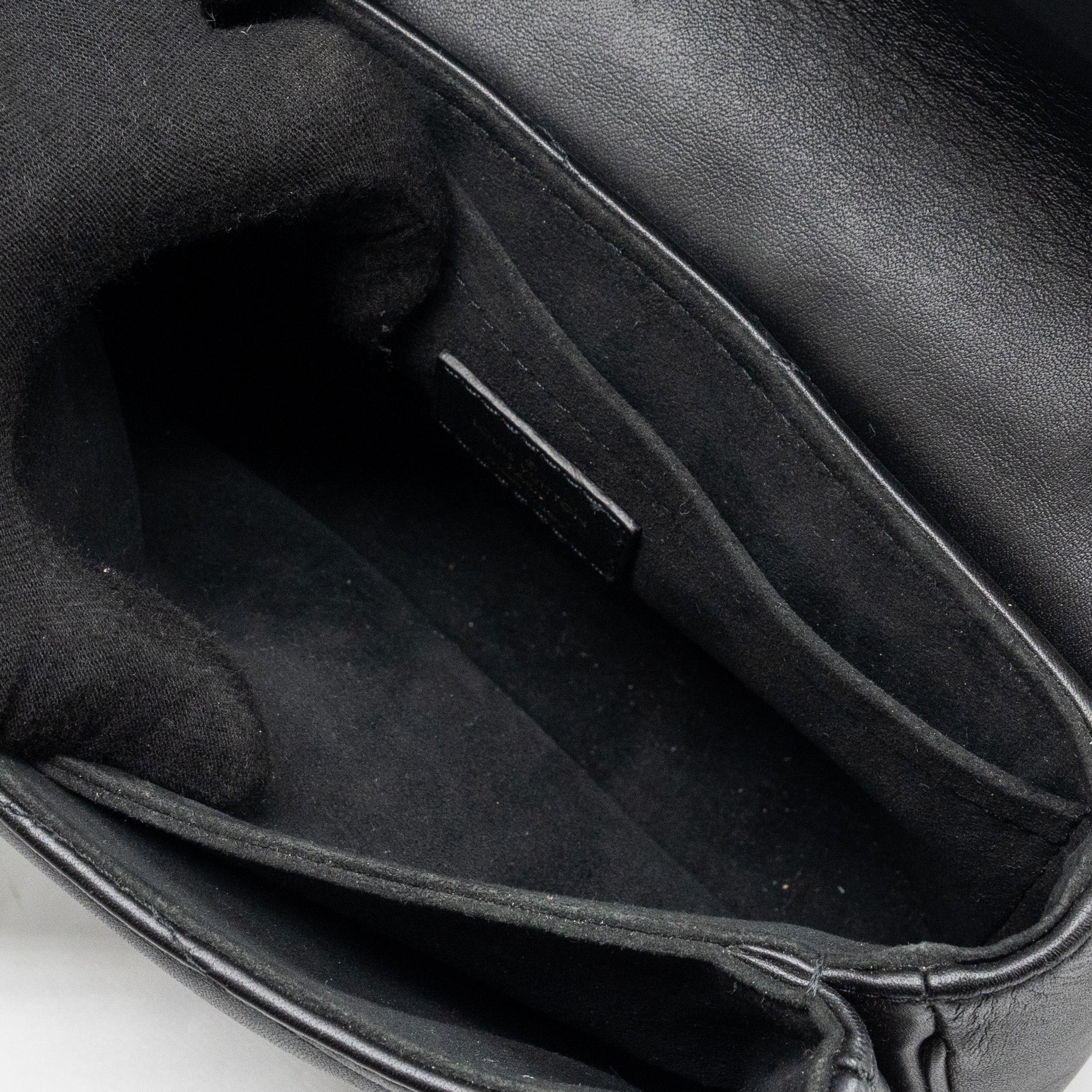 AAA Replica Louis Vuitton LV NEW WAVE PM CHAIN BAG CALFSKIN BLACK GHW (NEW VERSION)