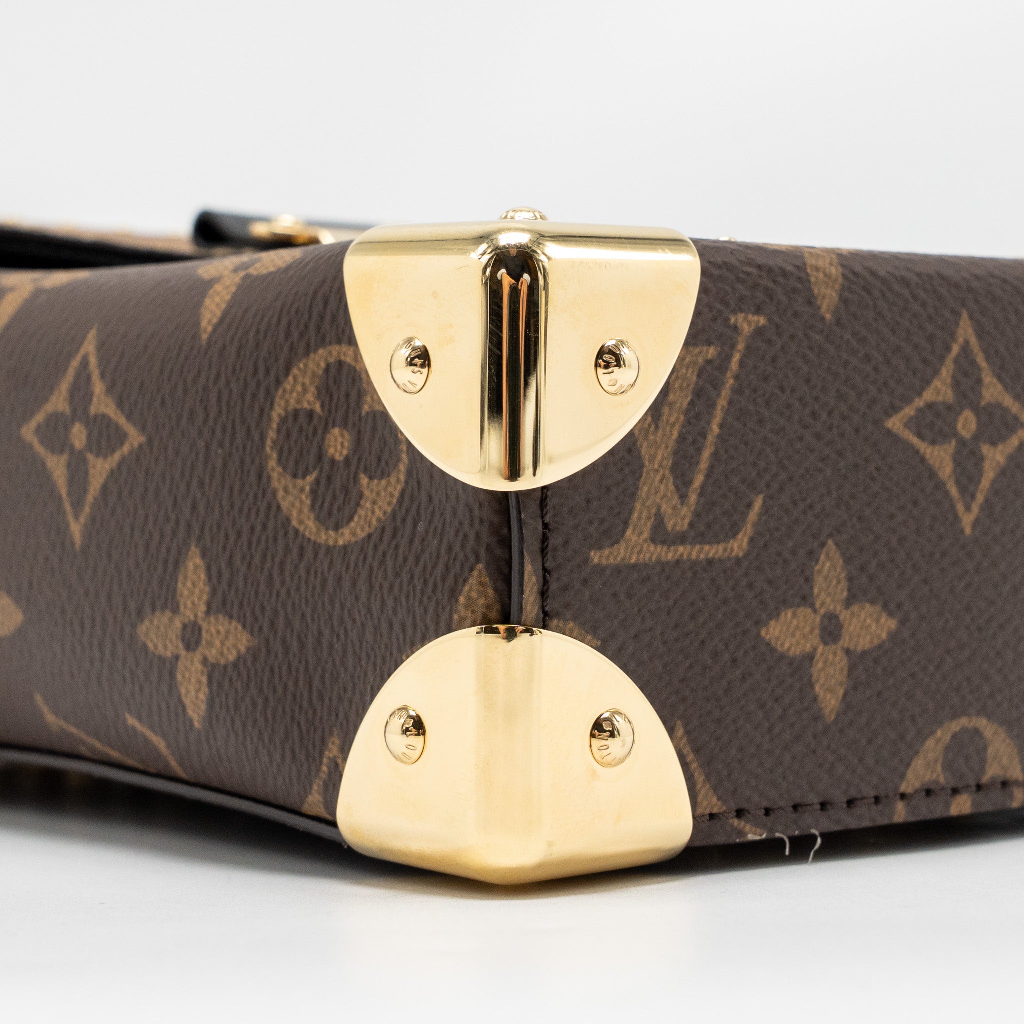 AAA Replica Louis Vuitton LV TOP HANDLE CAMERA BOX MONOGRAM REVERSE CANVAS GHW M82465