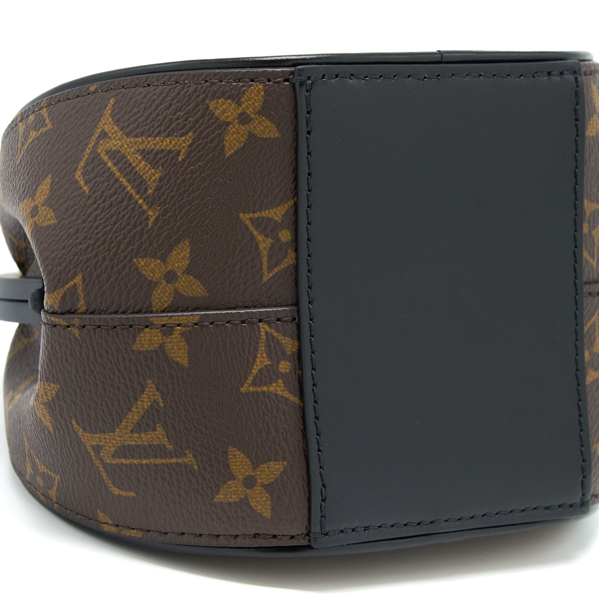 AAA Replica Louis Vuitton LV BOURSICOT CHAIN BAG REVERSE MONOGRAM CANVAS WITH EXTRA LV STRAP