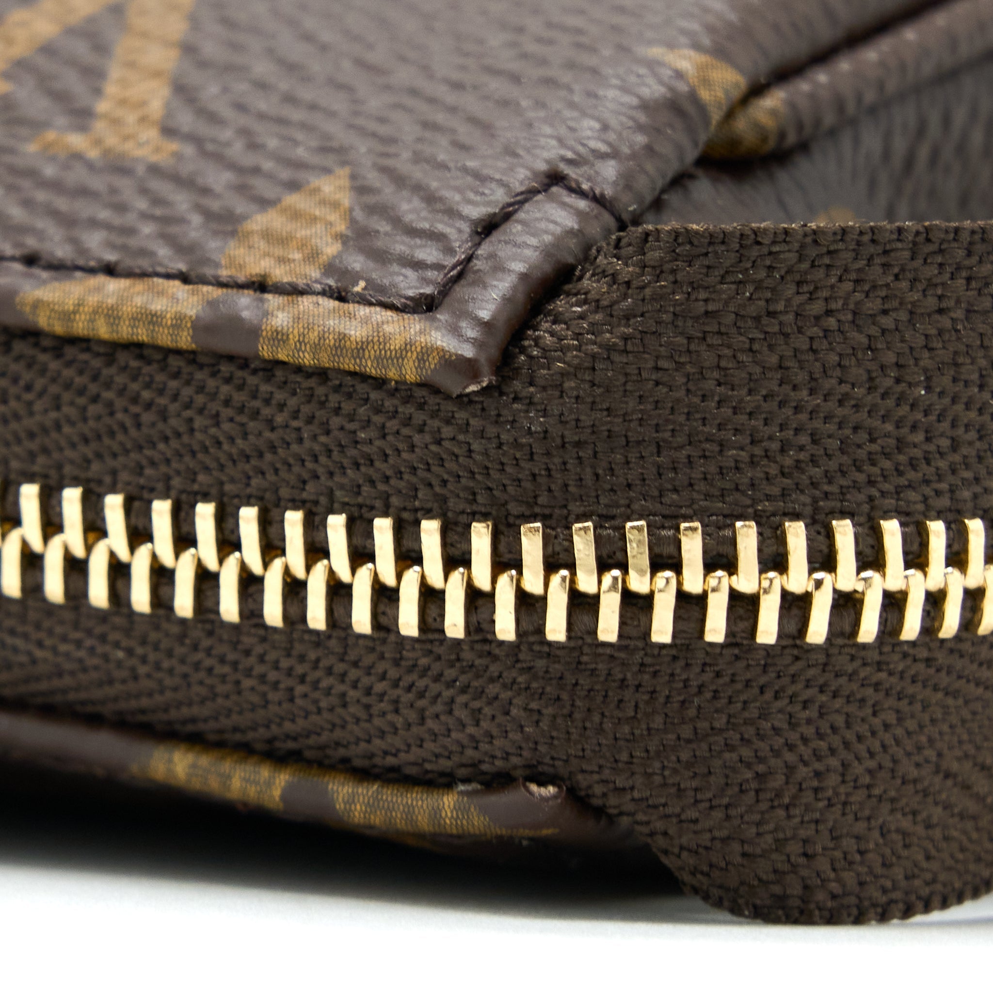 AAA Replica Louis Vuitton LV POCHETTE ACCESSORIES MONOGRAM CANVAS GHW (NEW VERSION)