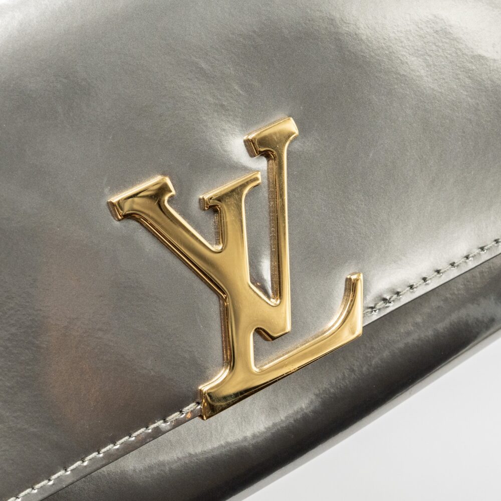 AAA Replica Louis Vuitton LV LOUISE PM PATENT SILVER GHW