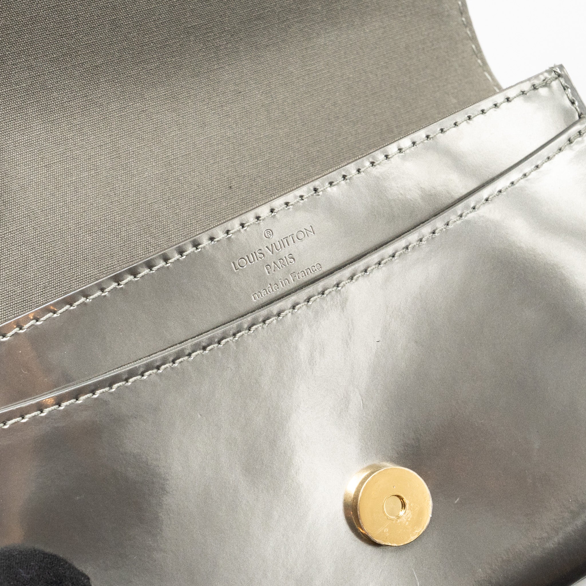 AAA Replica Louis Vuitton LV LOUISE PM PATENT SILVER GHW