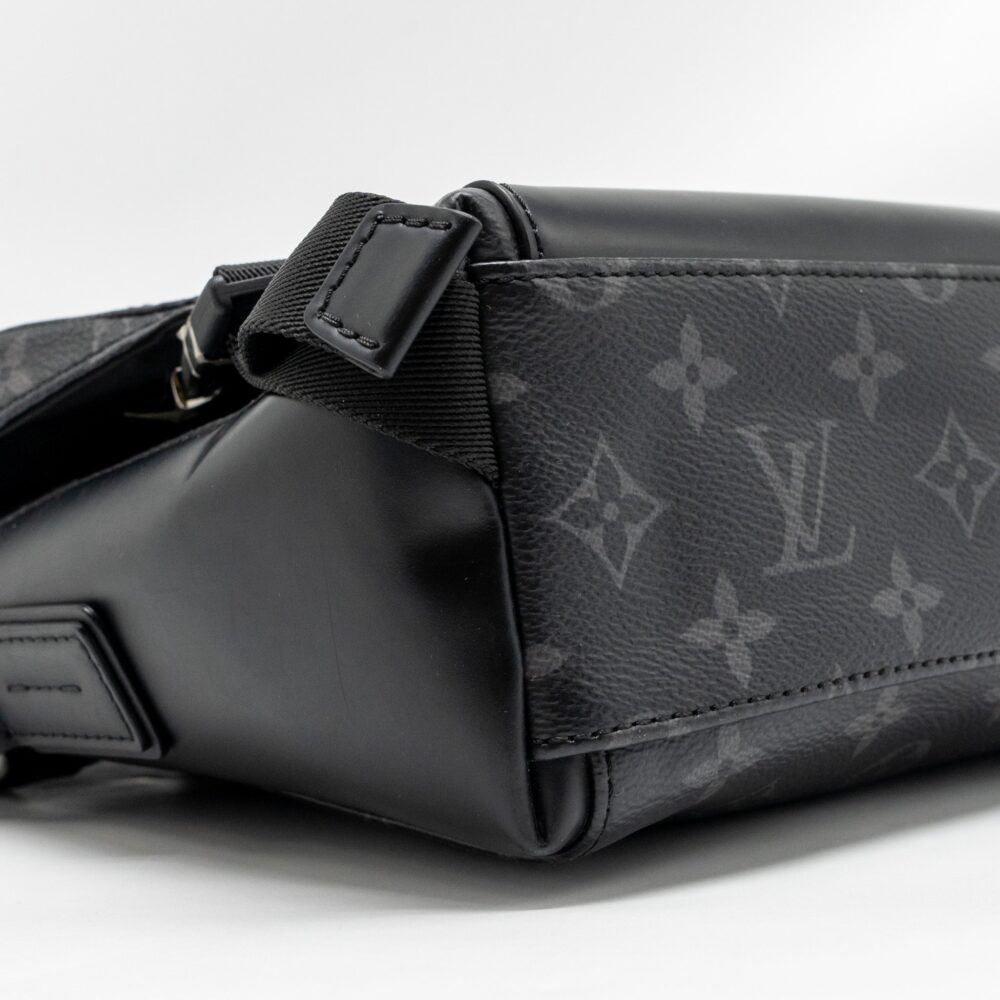 AAA Replica Louis Vuitton LV MESSENGER VOYAGER PM MONOGRAM CANVAS BLACK SHW