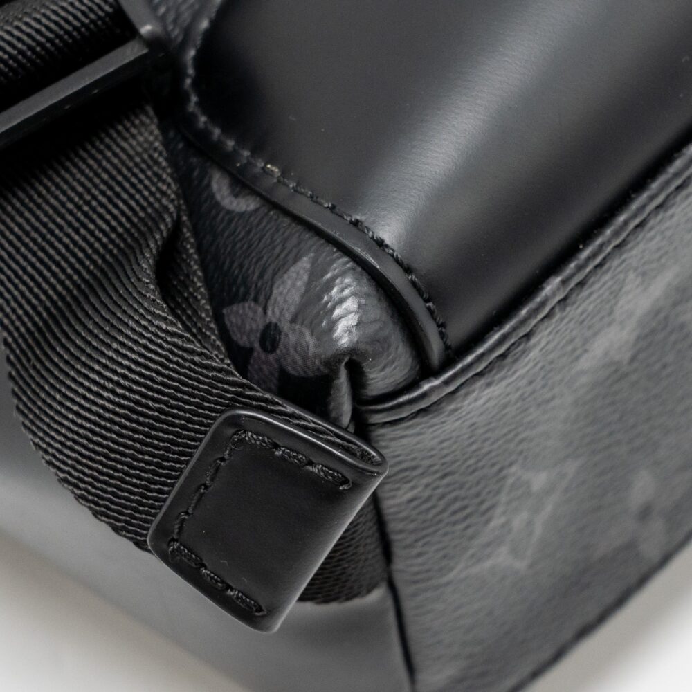 AAA Replica Louis Vuitton LV MESSENGER VOYAGER PM MONOGRAM CANVAS BLACK SHW