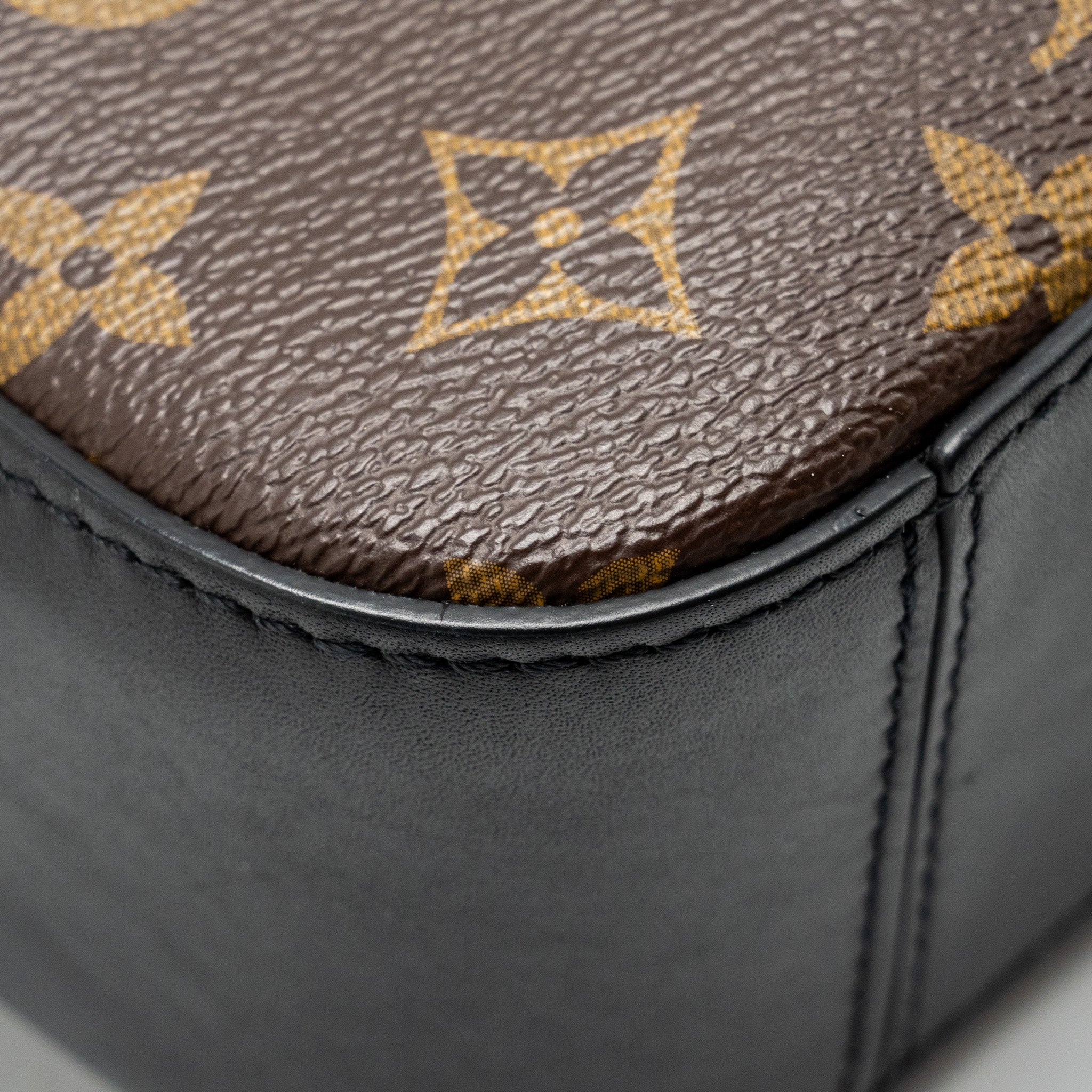 AAA Replica Louis Vuitton LV SAINTONGE CROSSBODY BAG MONOGRAM CANVAS GHW