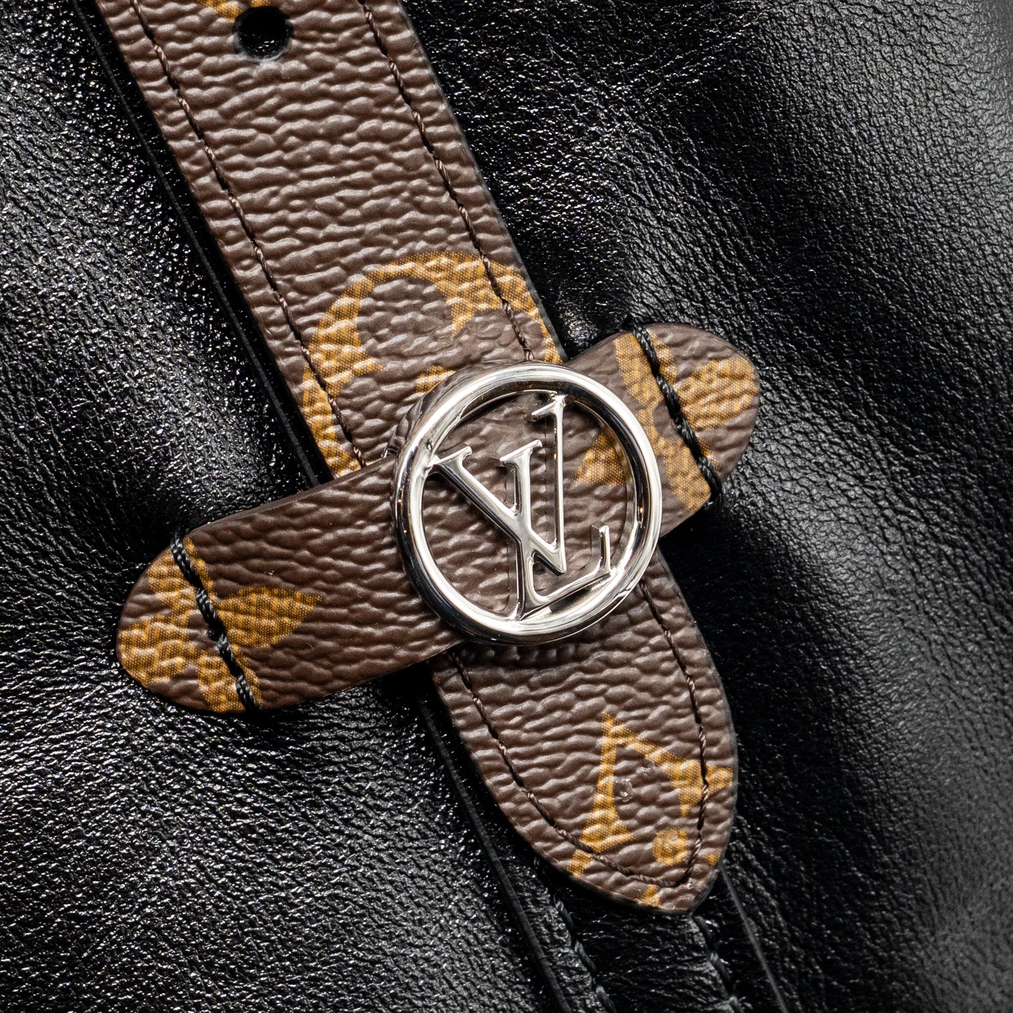 AAA Replica Louis Vuitton LV Carryall Vibe MM Lambskin/Monogram Canvas Black SHW M25143