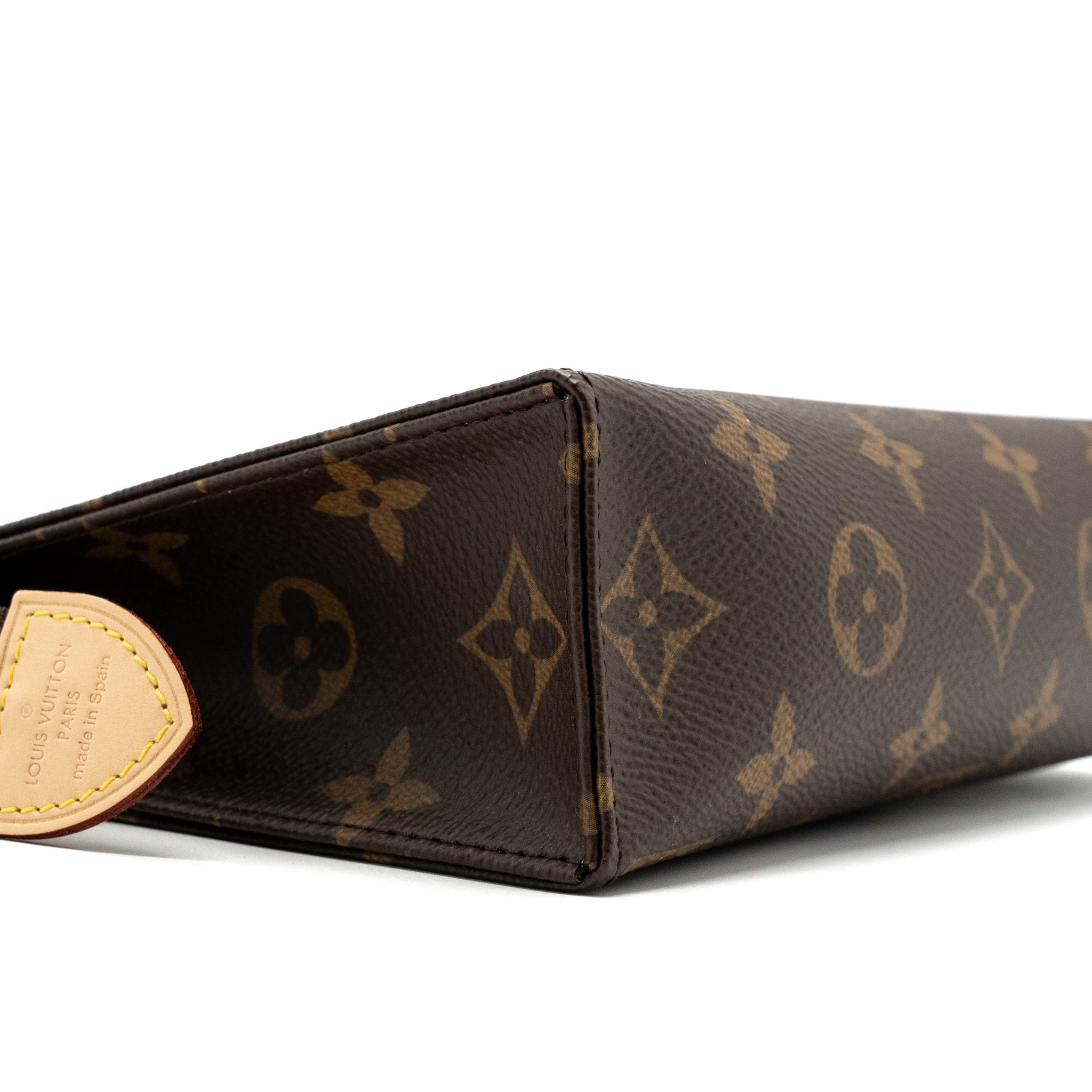 AAA Replica Louis Vuitton LV SIZE 15 TOILETRY POUCH MONOGRAM GHW