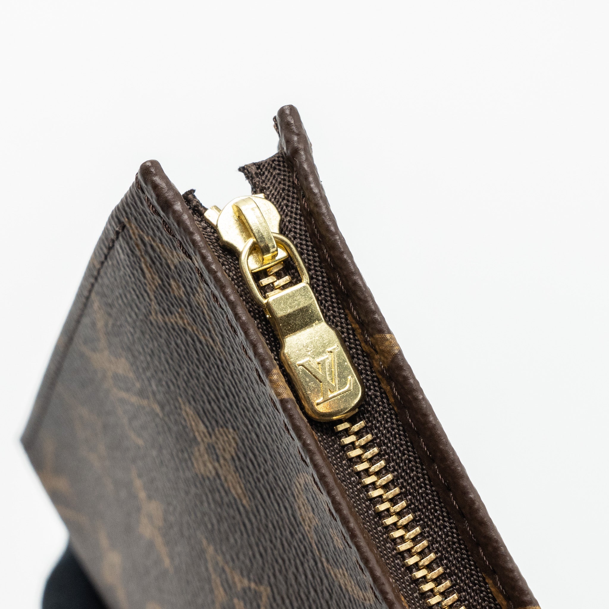 AAA Replica Louis Vuitton LV TOILETRY POUCH 19 MONOGRAM CANVAS GHW