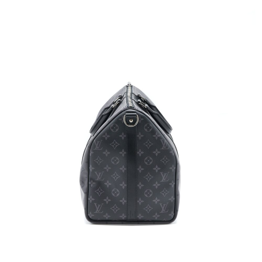 AAA Replica Louis Vuitton LV KEEPALL BANDOULIERE 50 MONOGRAM ECLIPSE CANVAS BLACK/GREY BLACK HARDWARE (NEW VERSION)