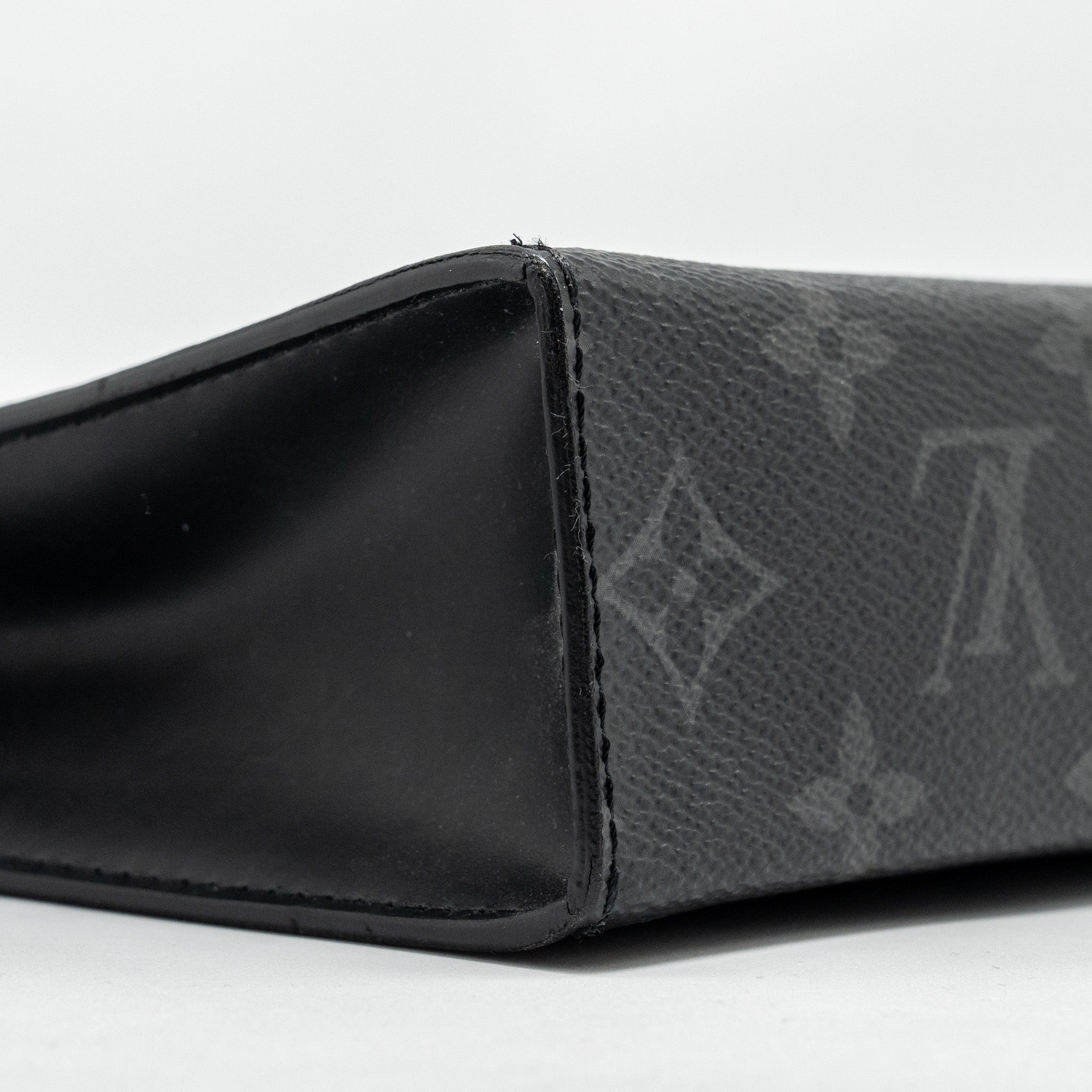 AAA Replica Louis Vuitton LV POCHETTE VOYAGE MONOGRAM CANVAS BLACK SHW