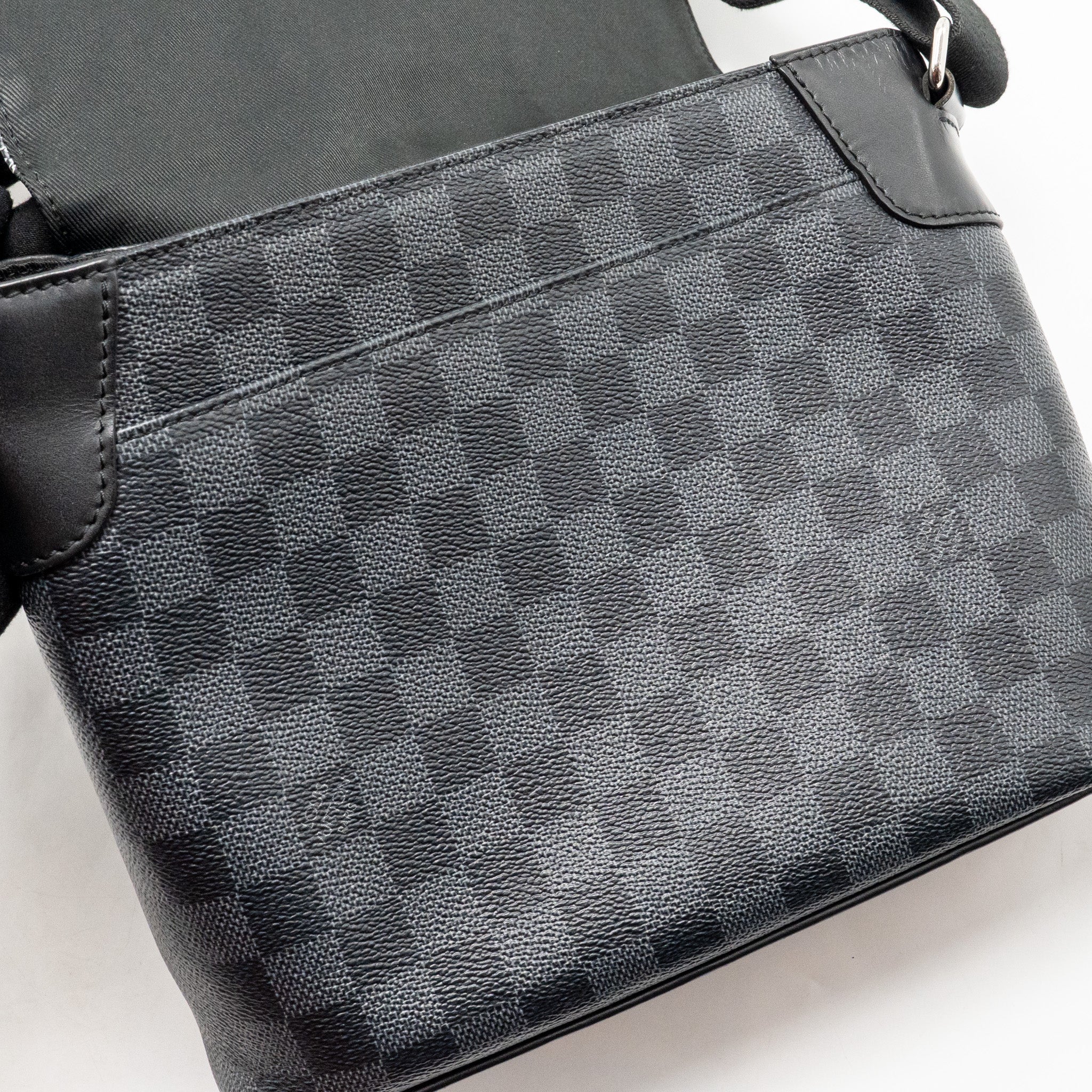 AAA Replica Louis Vuitton LV WORLD MAP DISTRICT MESSENGER BAG DAMIER GRAPHITE CANVAS SHW