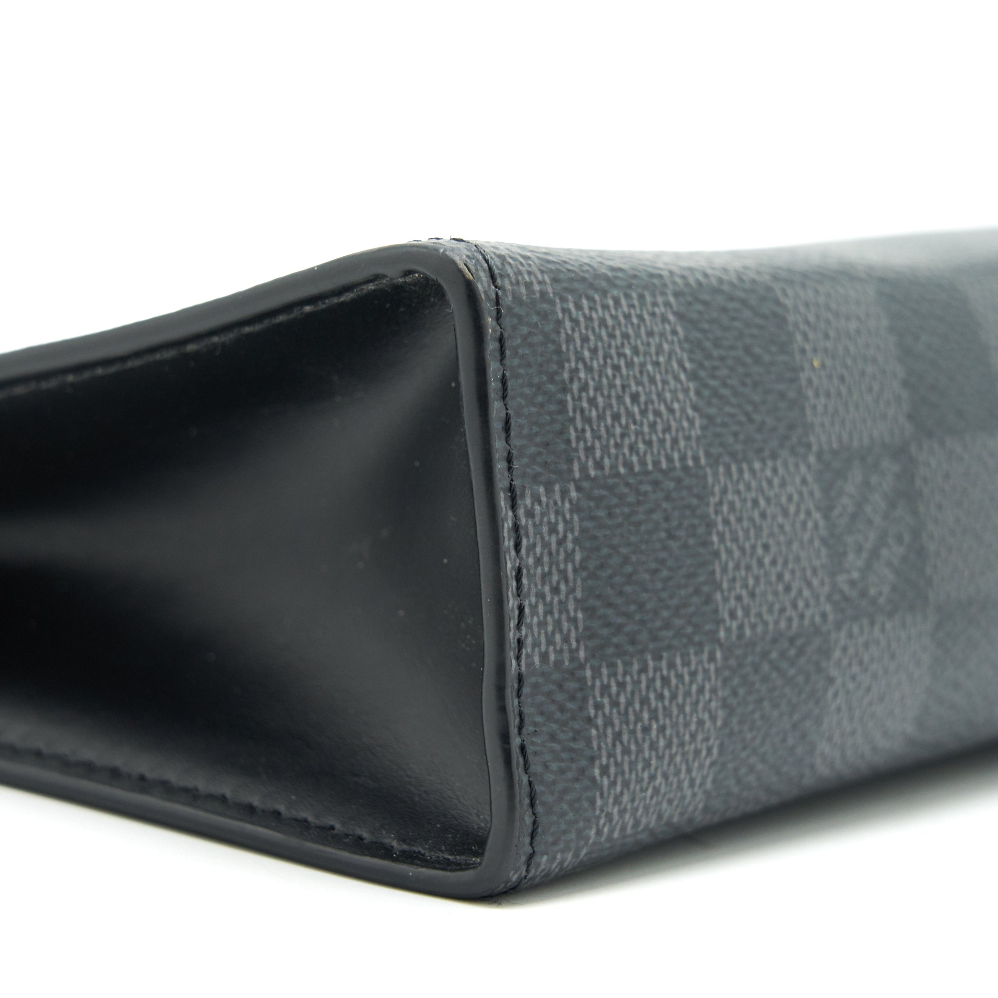 AAA Replica Louis Vuitton LV POCHETTE VOYAGE DAMIER GRAPHITE