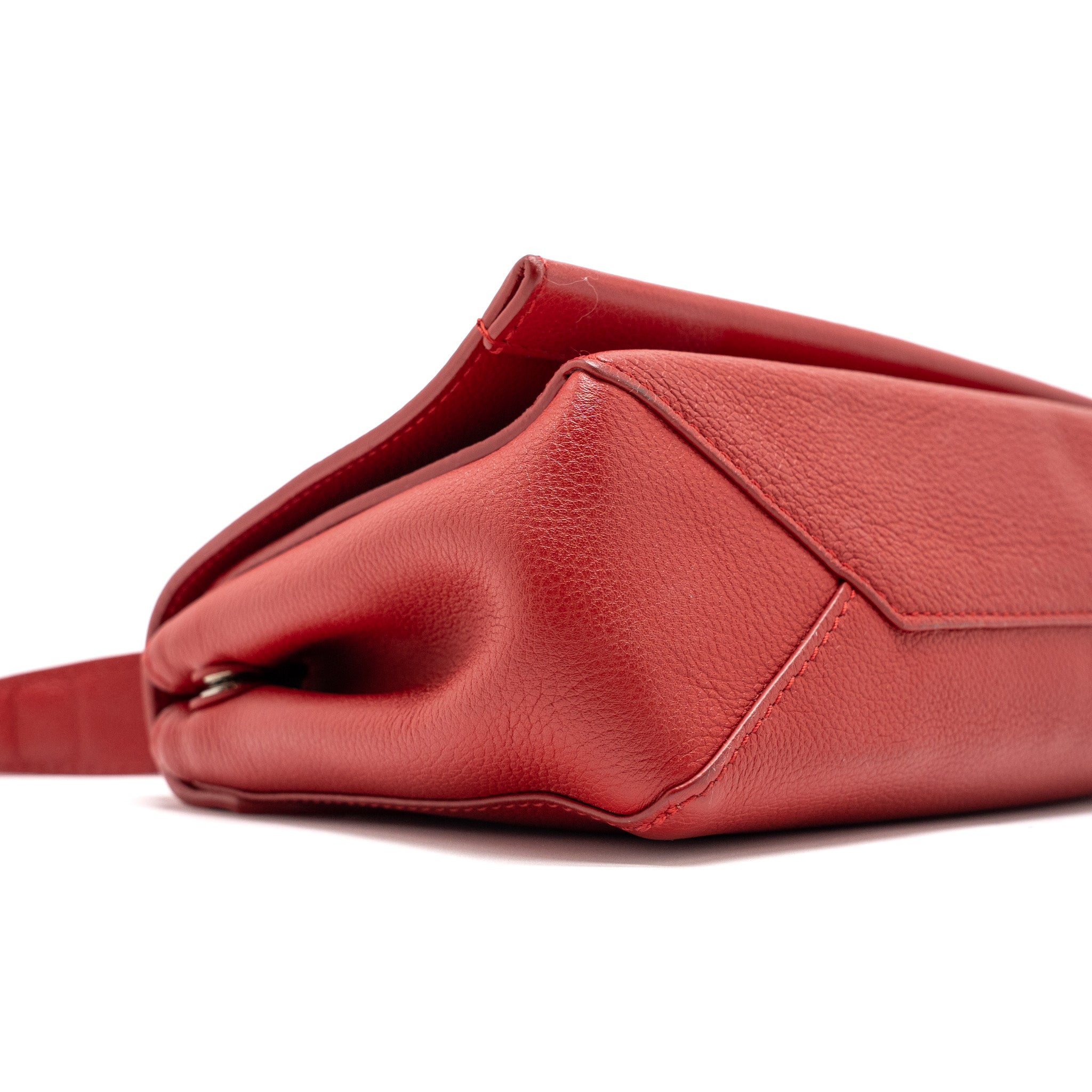 AAA Replica Louis Vuitton LV LOCKME II BB CALFSKIN RUBIS SHW