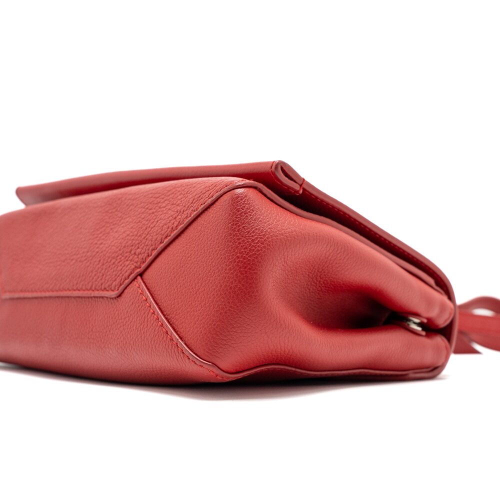 AAA Replica Louis Vuitton LV LOCKME II BB CALFSKIN RUBIS SHW