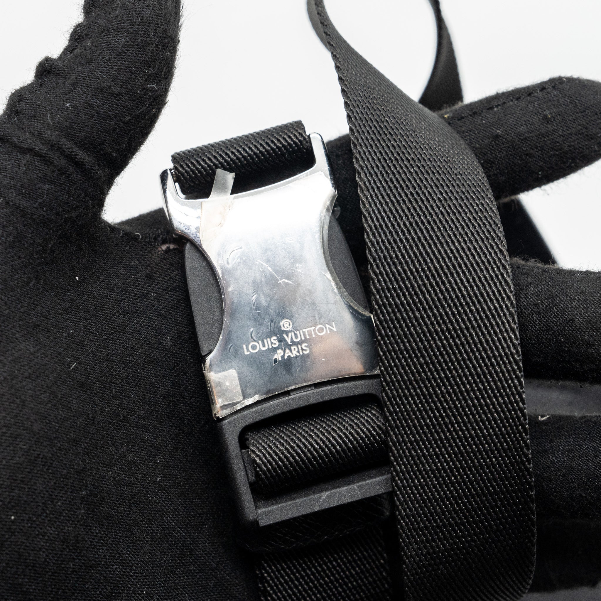 AAA Replica Louis Vuitton LV TAIGA BUM BAG OUTDOOR LEATHER BLACK SHW